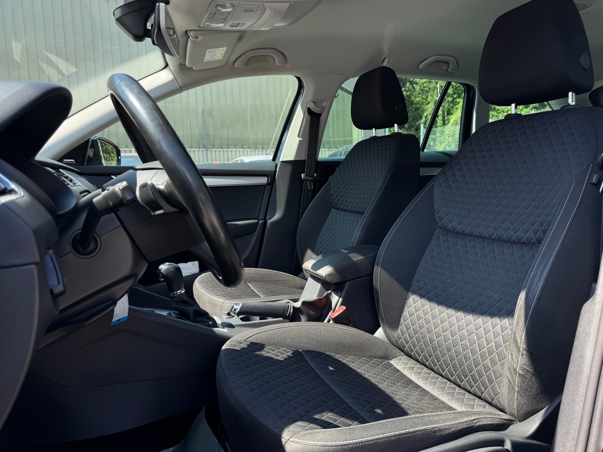 SKODA Octavia Combi 1.8 TSI Ambition DSG-image-8