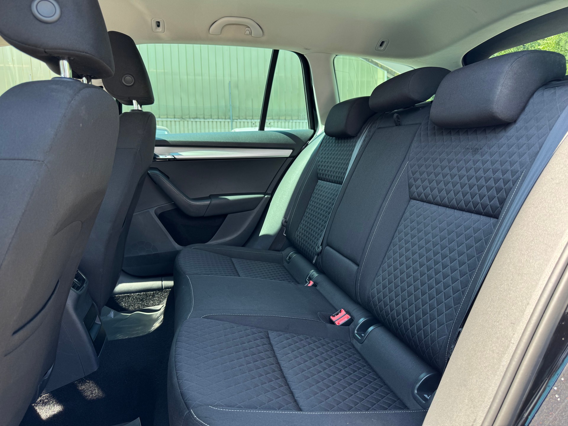 SKODA Octavia Combi 1.8 TSI Ambition DSG-image-10
