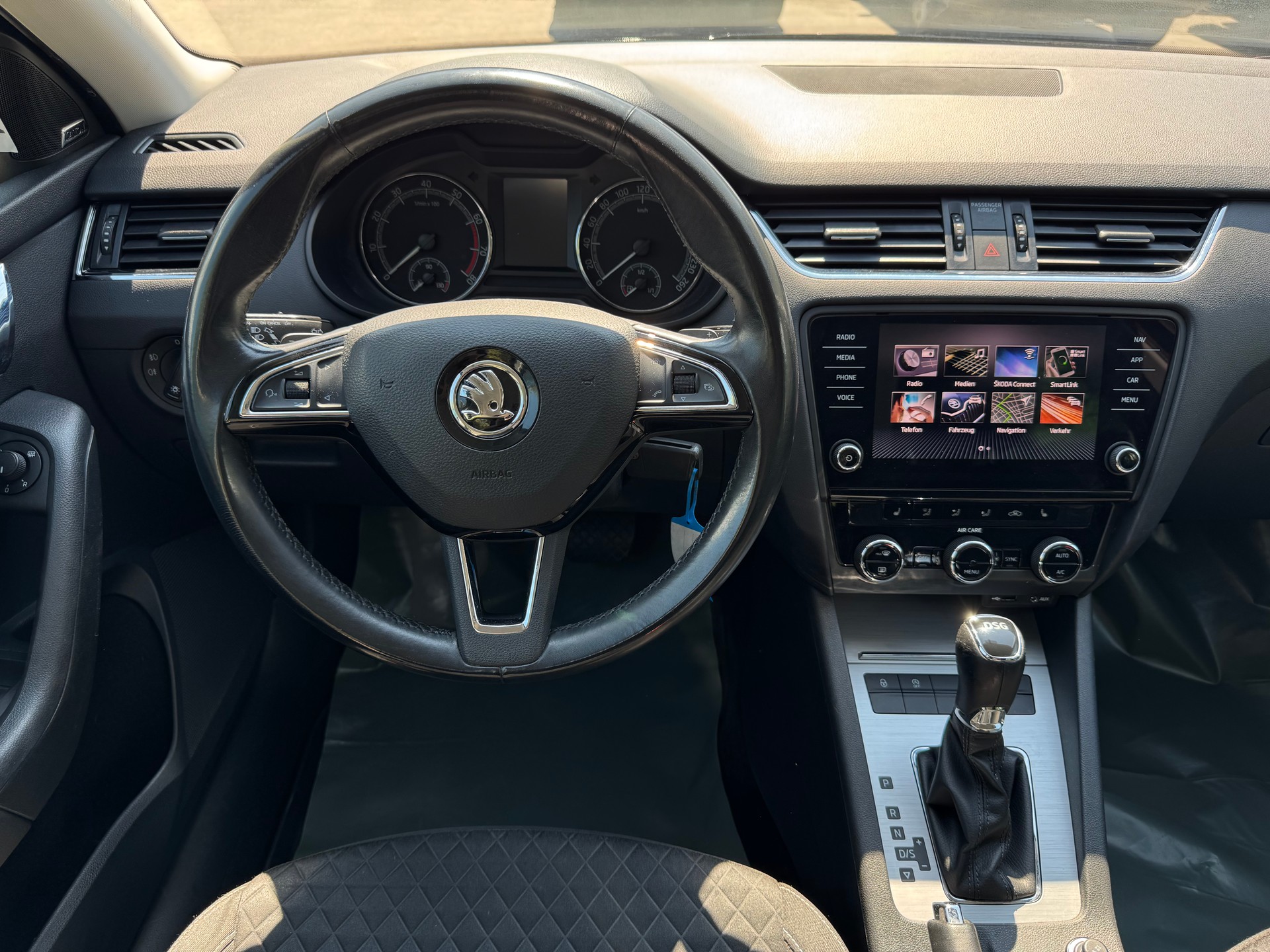 SKODA Octavia Combi 1.8 TSI Ambition DSG-image-12