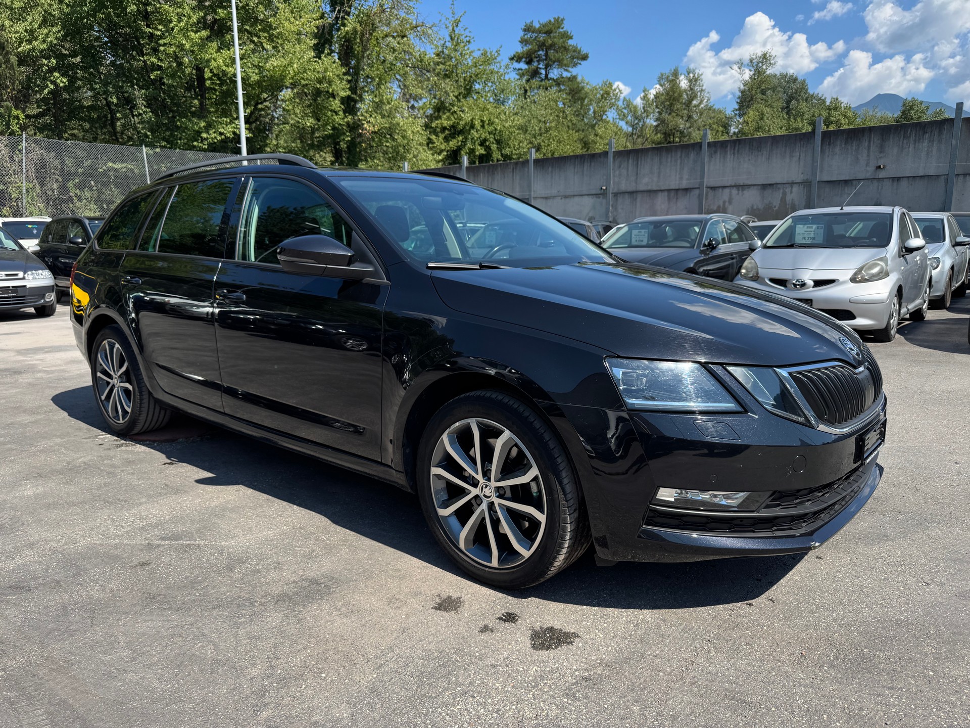 SKODA Octavia Combi 1.8 TSI Ambition DSG-image-1