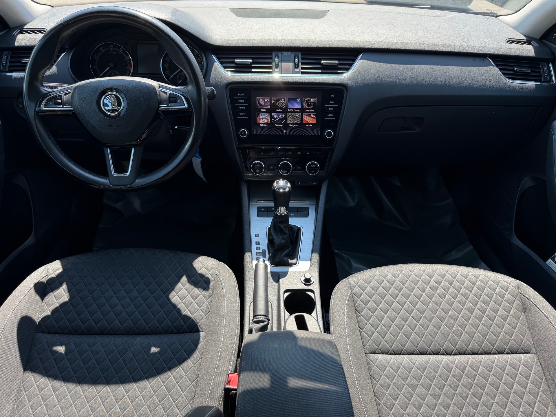 SKODA Octavia Combi 1.8 TSI Ambition DSG-image-11