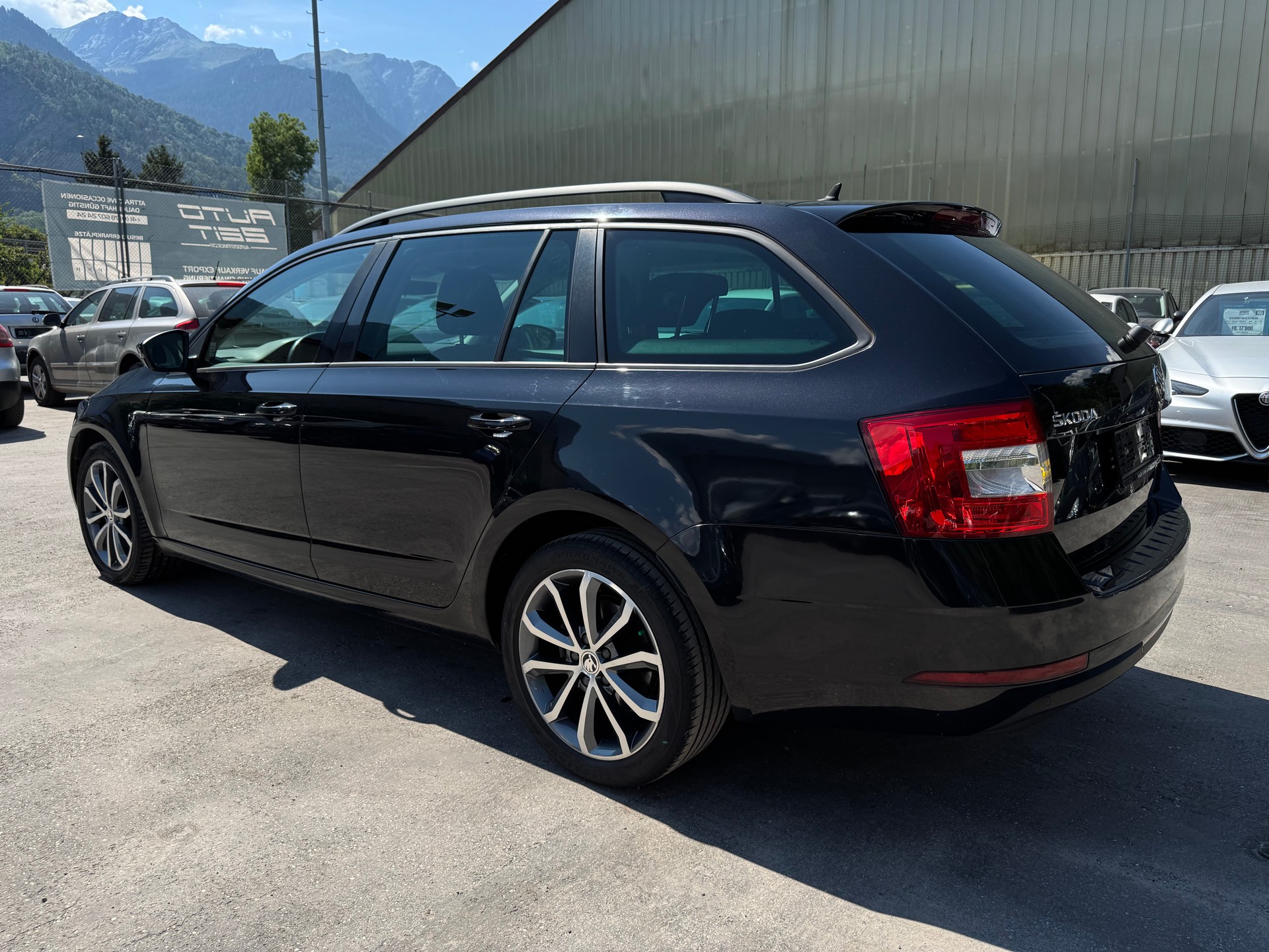 SKODA Octavia Combi 1.8 TSI Ambition DSG-image-5