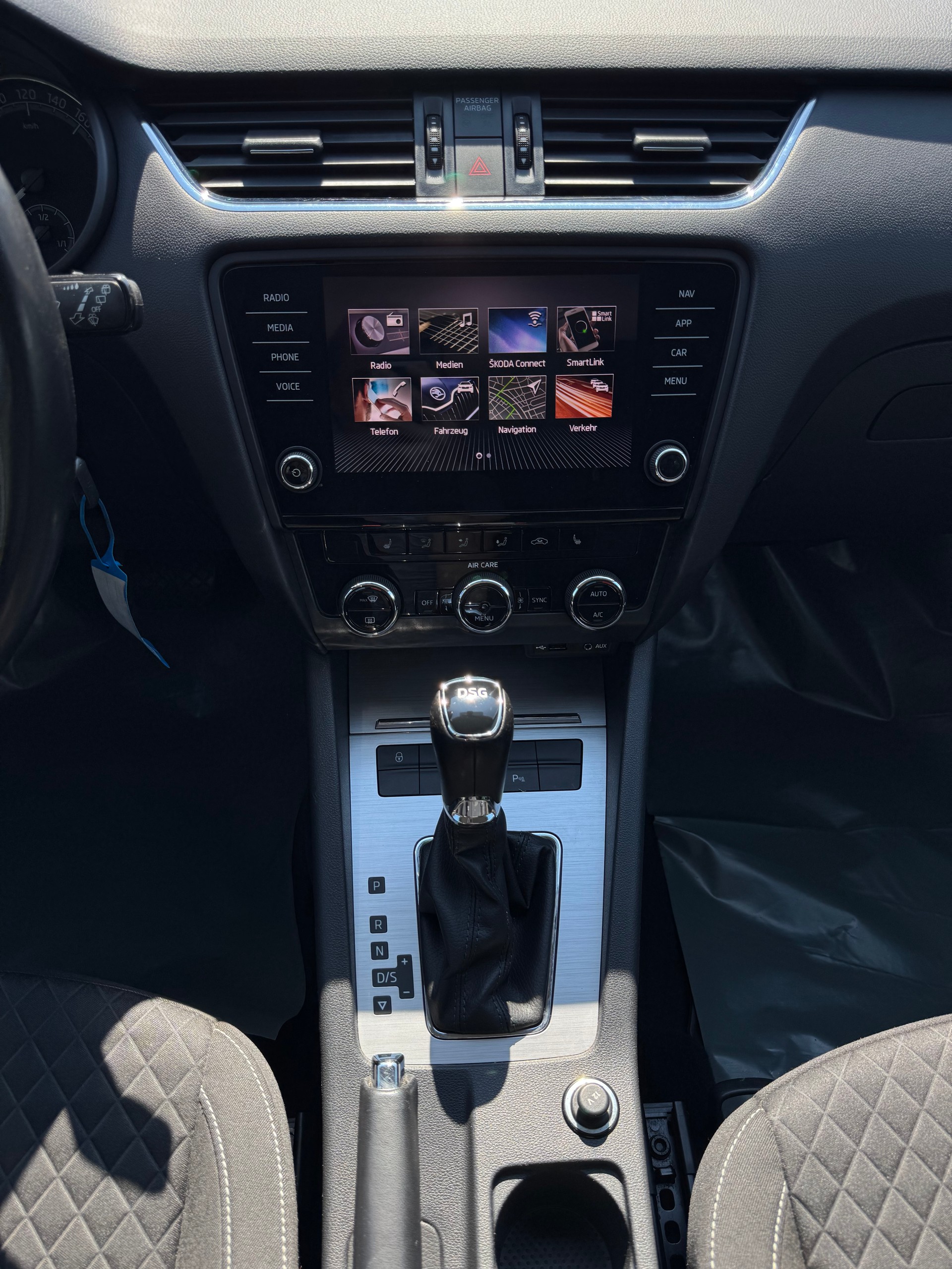 SKODA Octavia Combi 1.8 TSI Ambition DSG-image-13