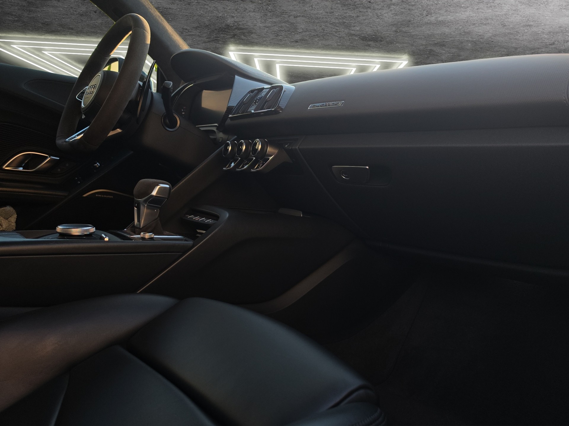 AUDI R8 Coupé 5.2 S-Tronic-image-10