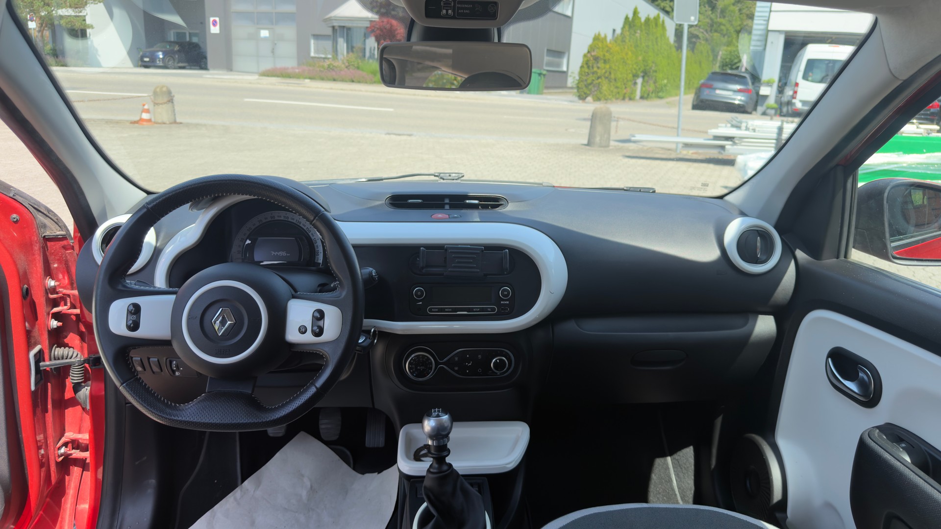 RENAULT Twingo 0.9 Intens-image-12
