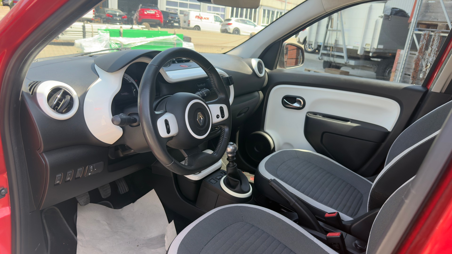 RENAULT Twingo 0.9 Intens-image-8