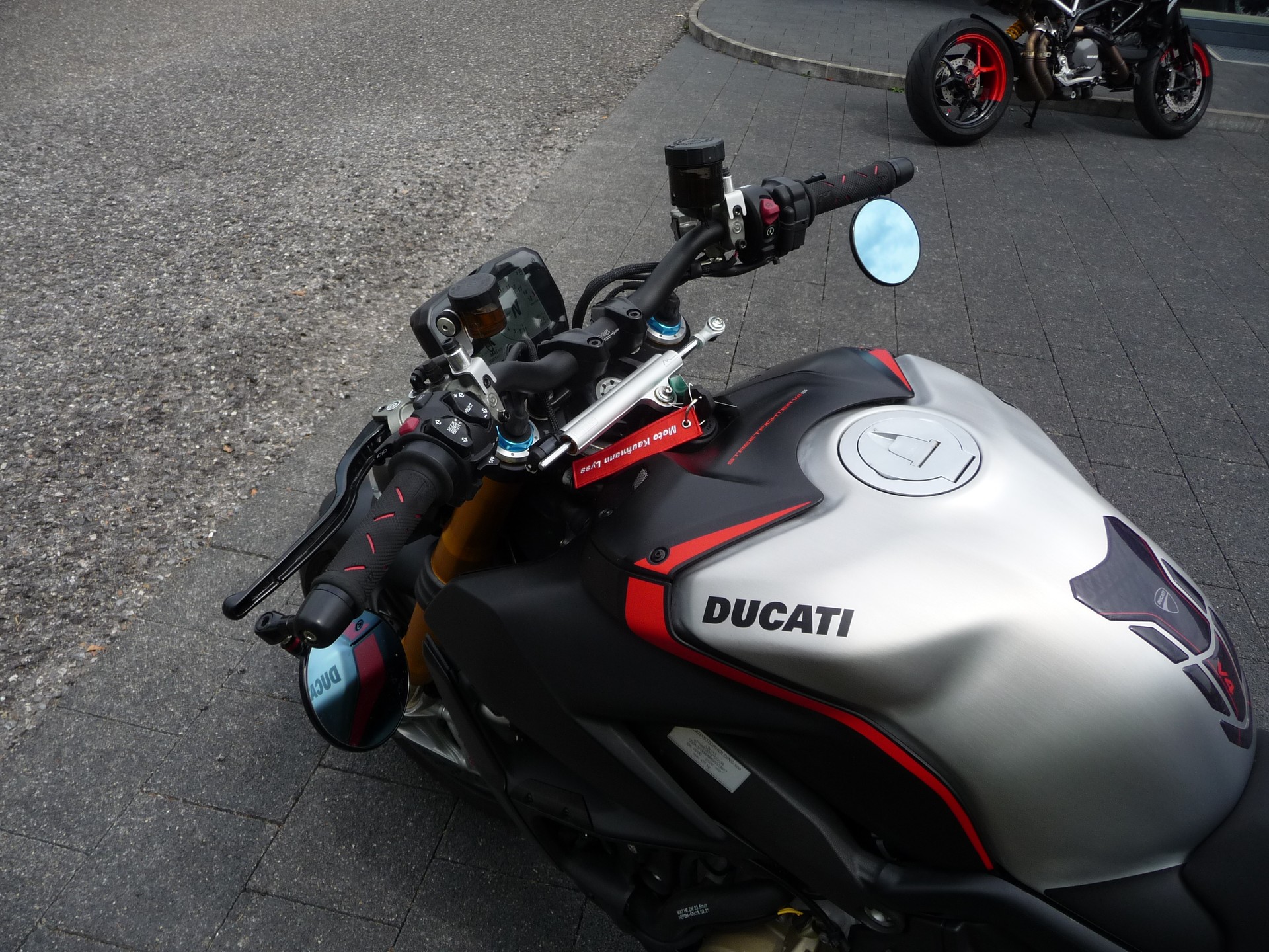 DUCATI Streetfighter V4 SP-image-5