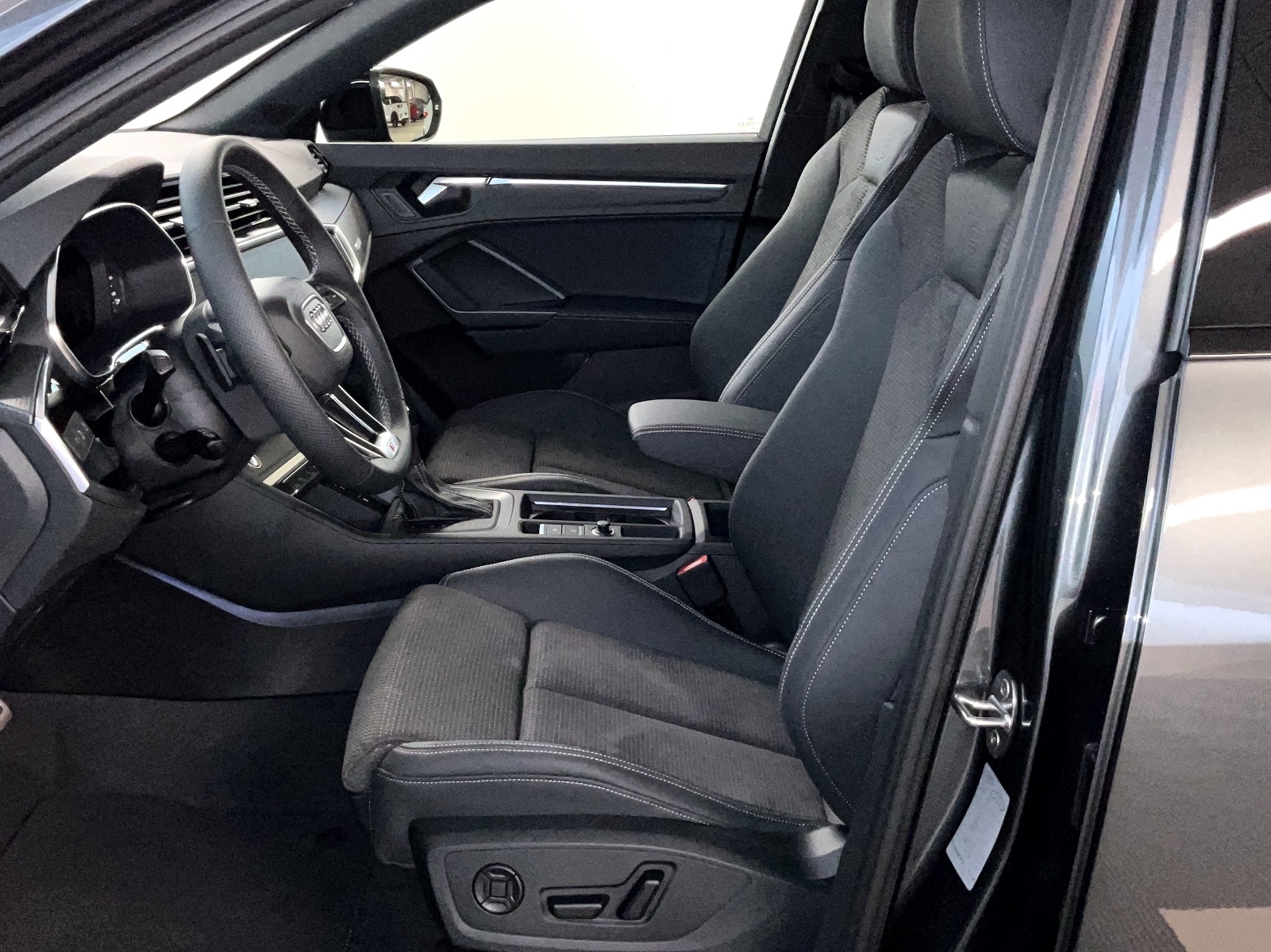 AUDI Q3 Sportback 35 TFSI S line S-tronic-image-9