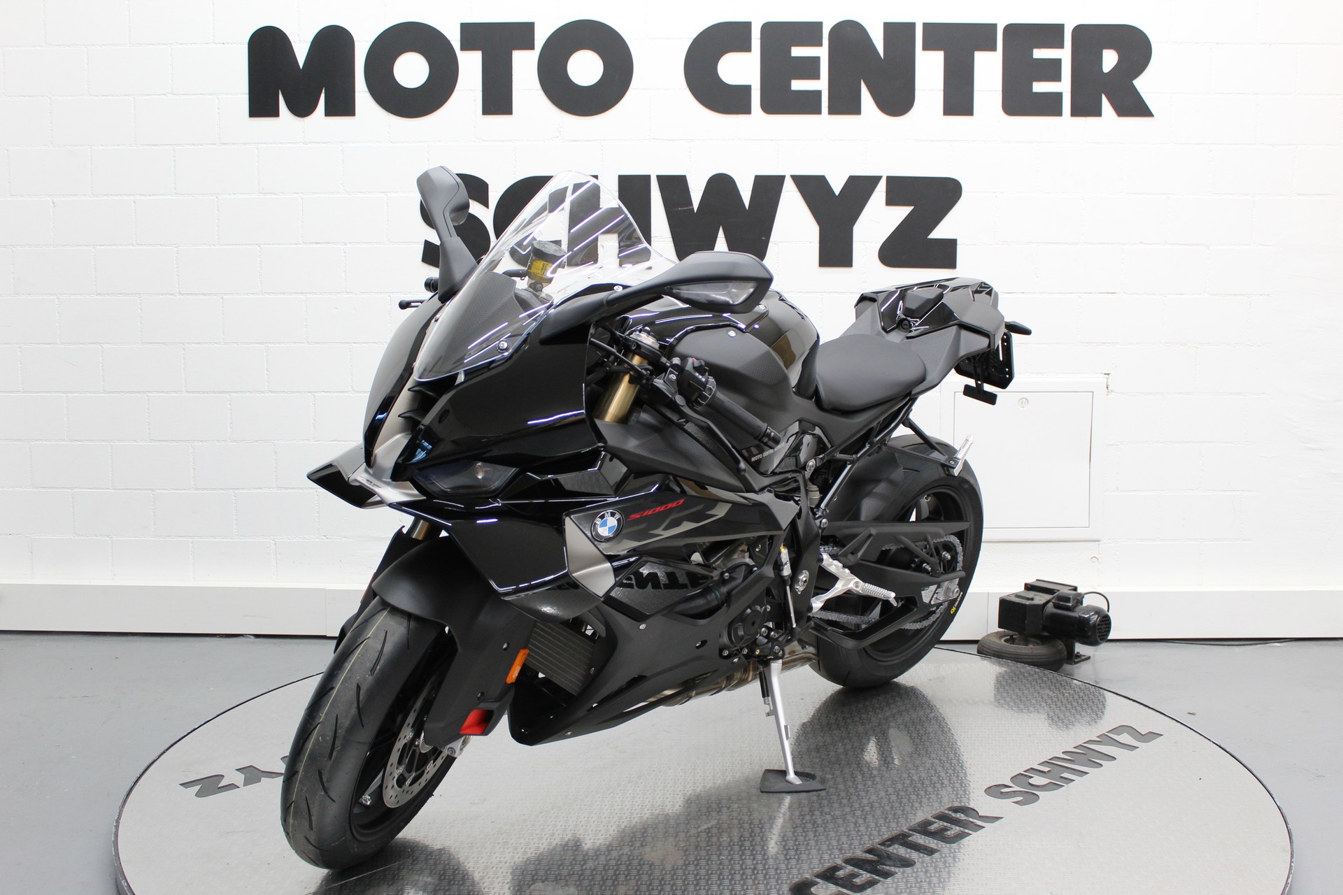 BMW S 1000 RR-showroom-element-3