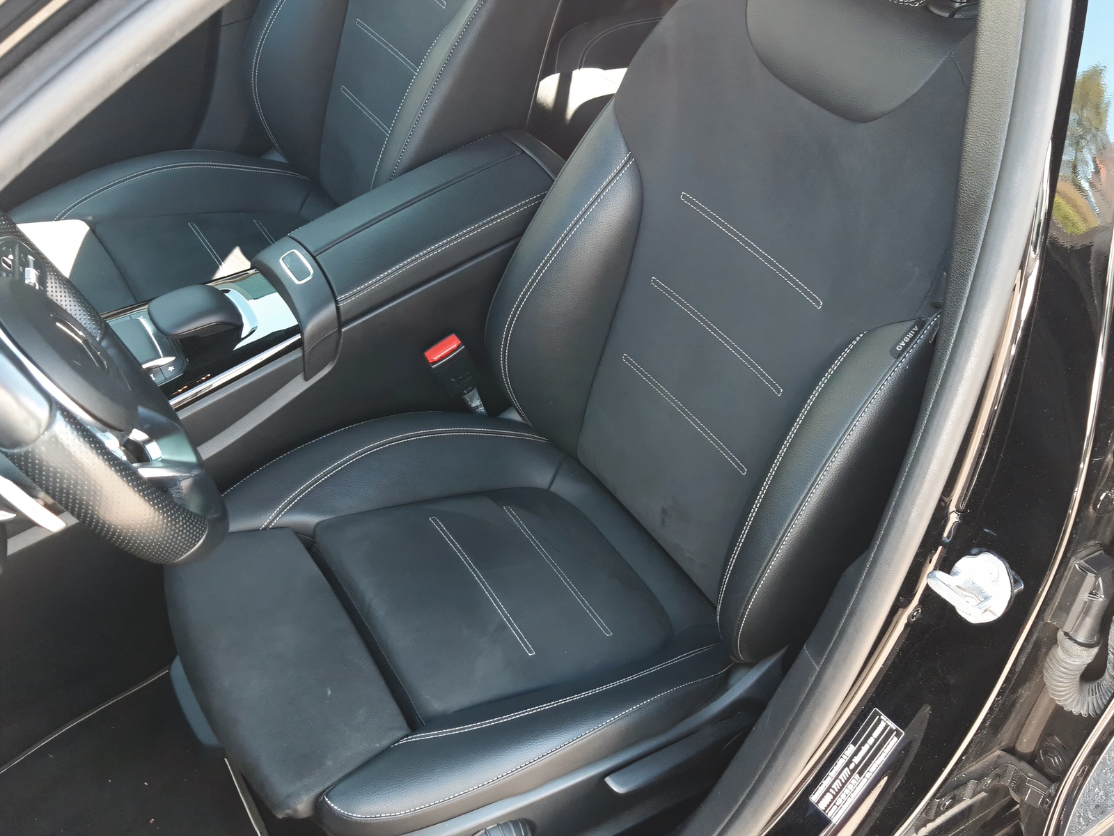 MERCEDES-BENZ A 250 e AMG Line-image-6