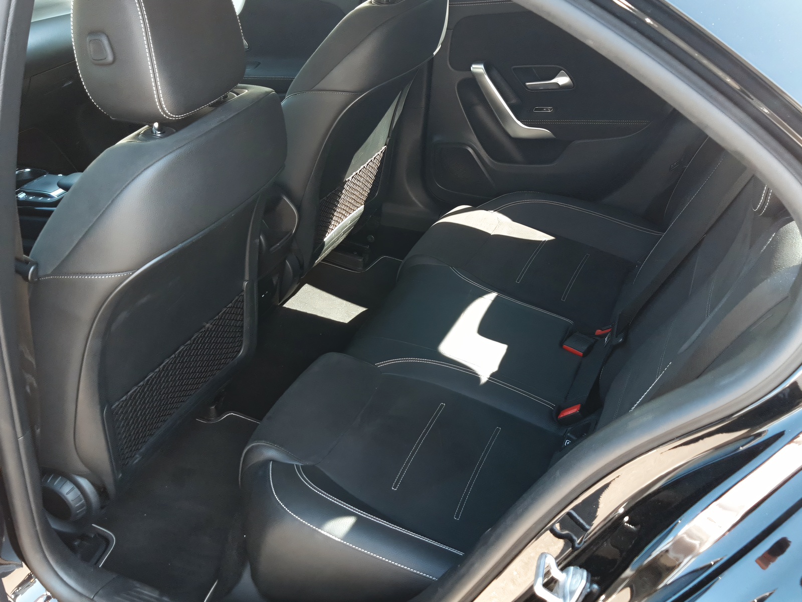 MERCEDES-BENZ A 250 e AMG Line-image-8