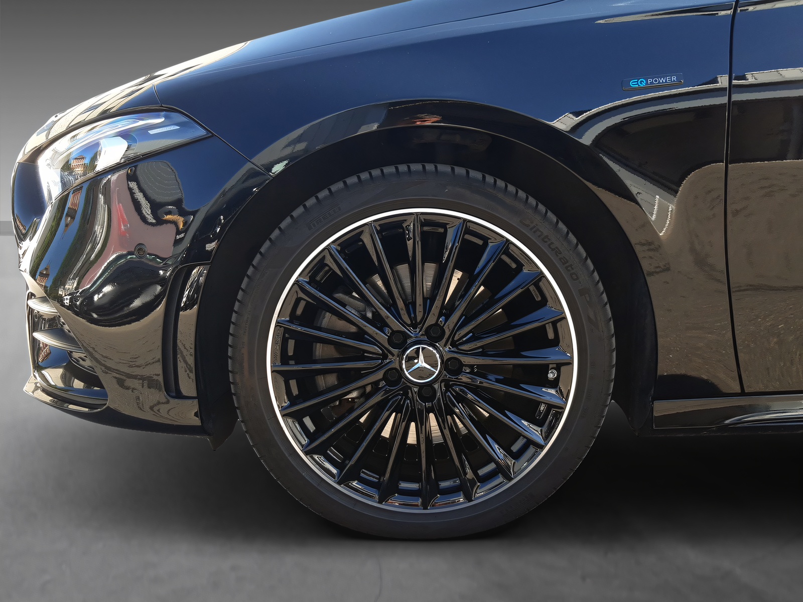 MERCEDES-BENZ A 250 e AMG Line-image-5