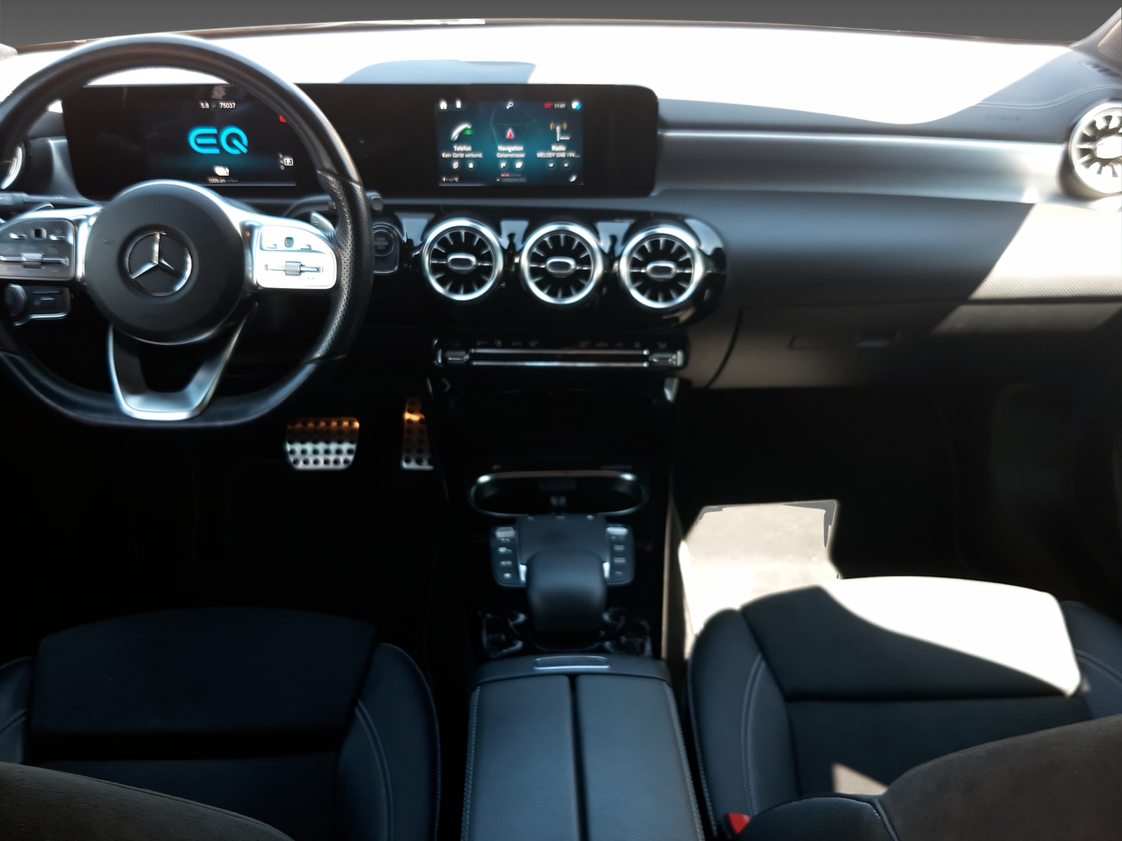 MERCEDES-BENZ A 250 e AMG Line-image-9