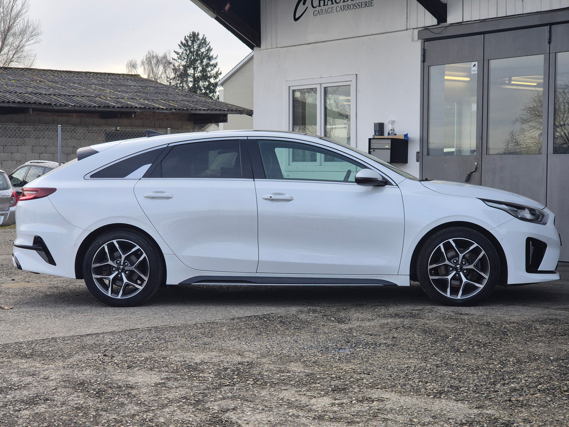 KIA ProCeed 1.5 T-GDi MHEV GT-Line DCT-image-4