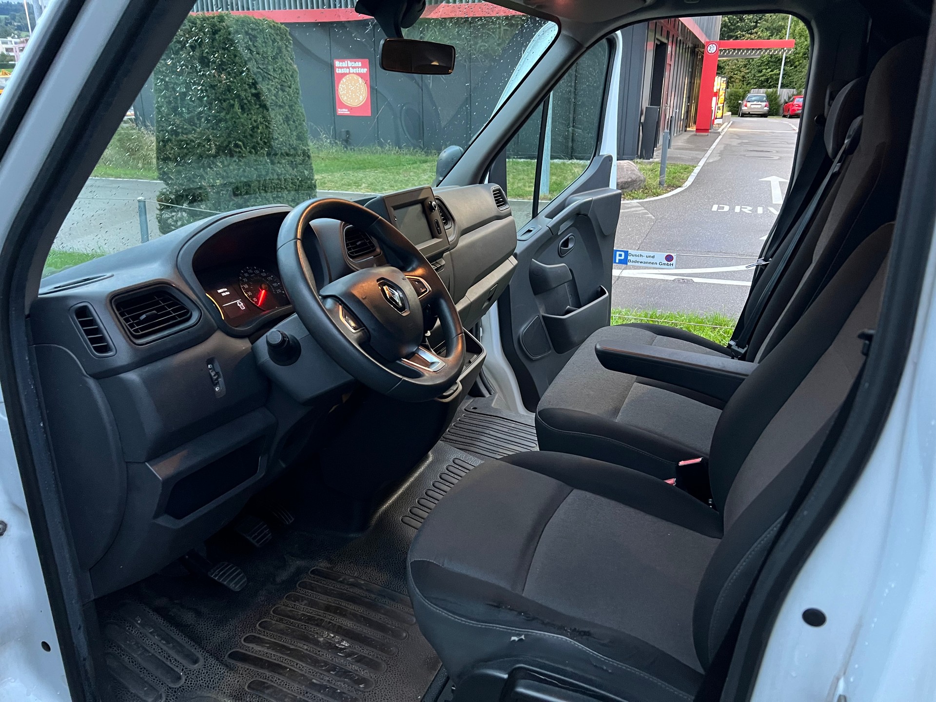 RENAULT Master T35 ENERGY 2.3dCi 150 L2H2-image-8