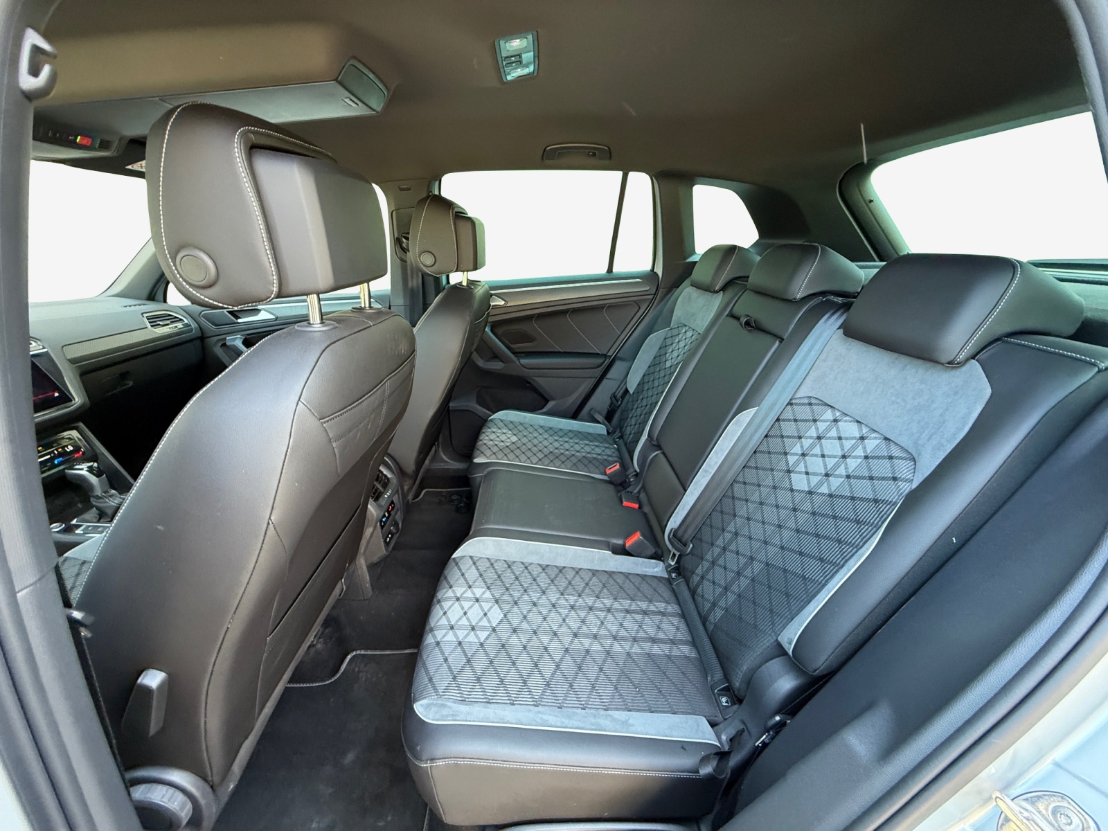 VW Tiguan 2.0TSI R-Line 4Motion DSG-image-11