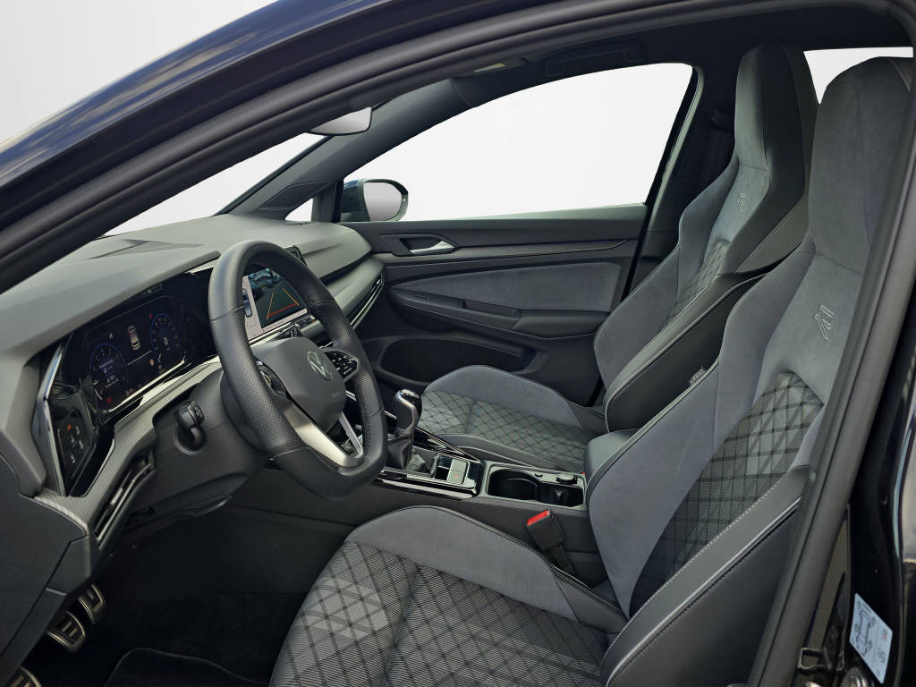 VW Golf VIII 1.5 TSI R-Line-image-8