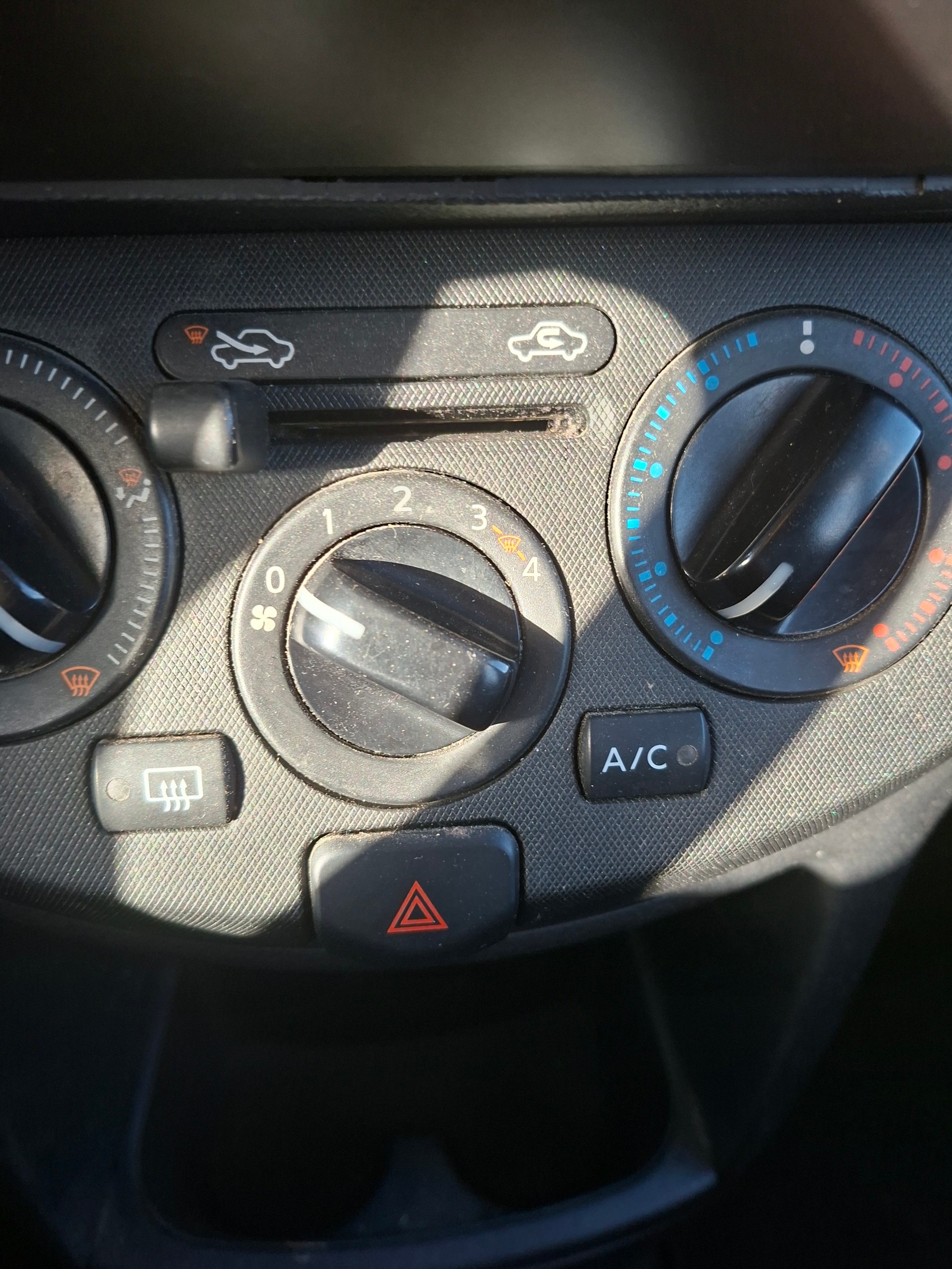 NISSAN Note 1.4 visia-image-1