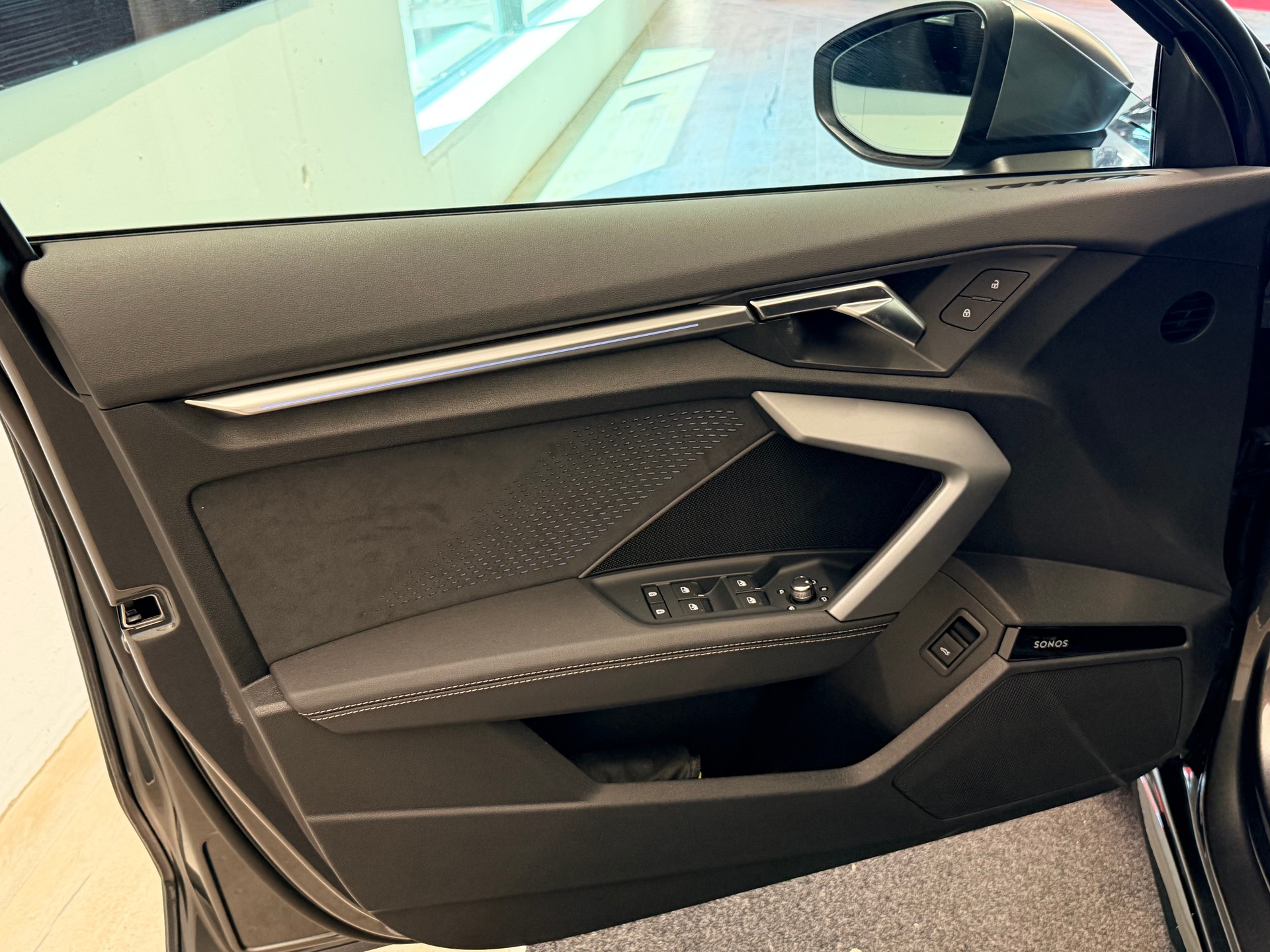 AUDI S3 Sportback TFSI quattro S-tronic-image-12