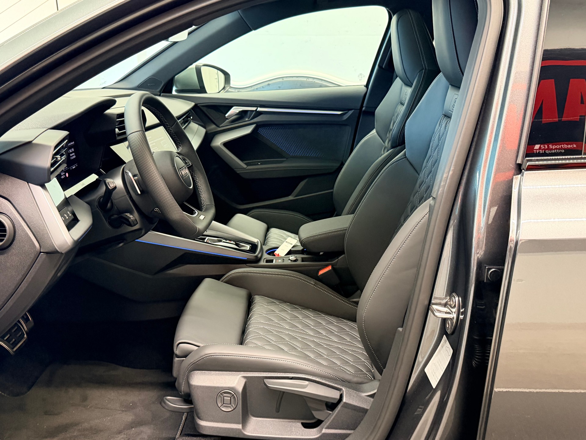 AUDI S3 Sportback TFSI quattro S-tronic-image-14