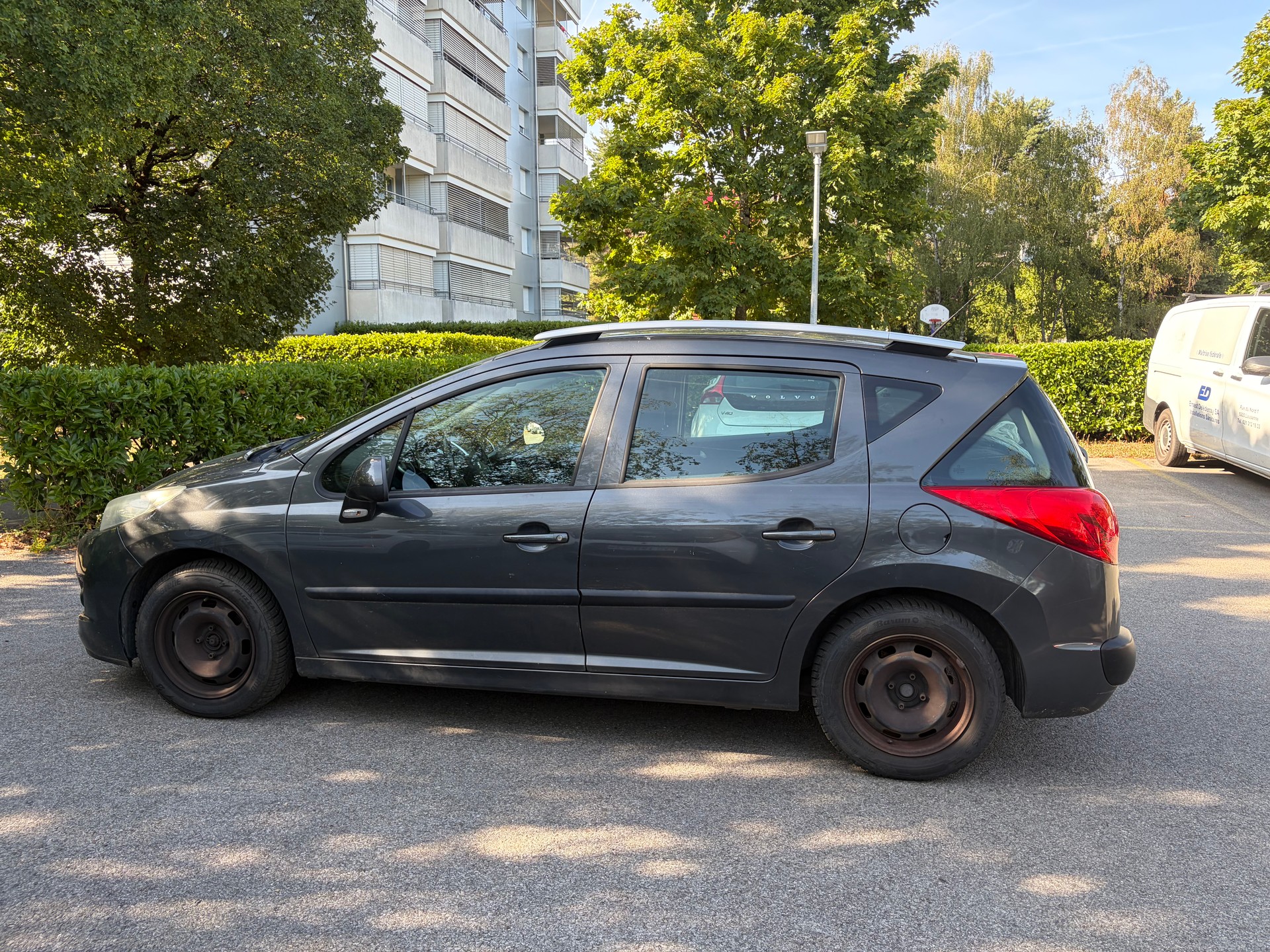 PEUGEOT 207 SW 1.6 HDI Trendy Clim-image-2