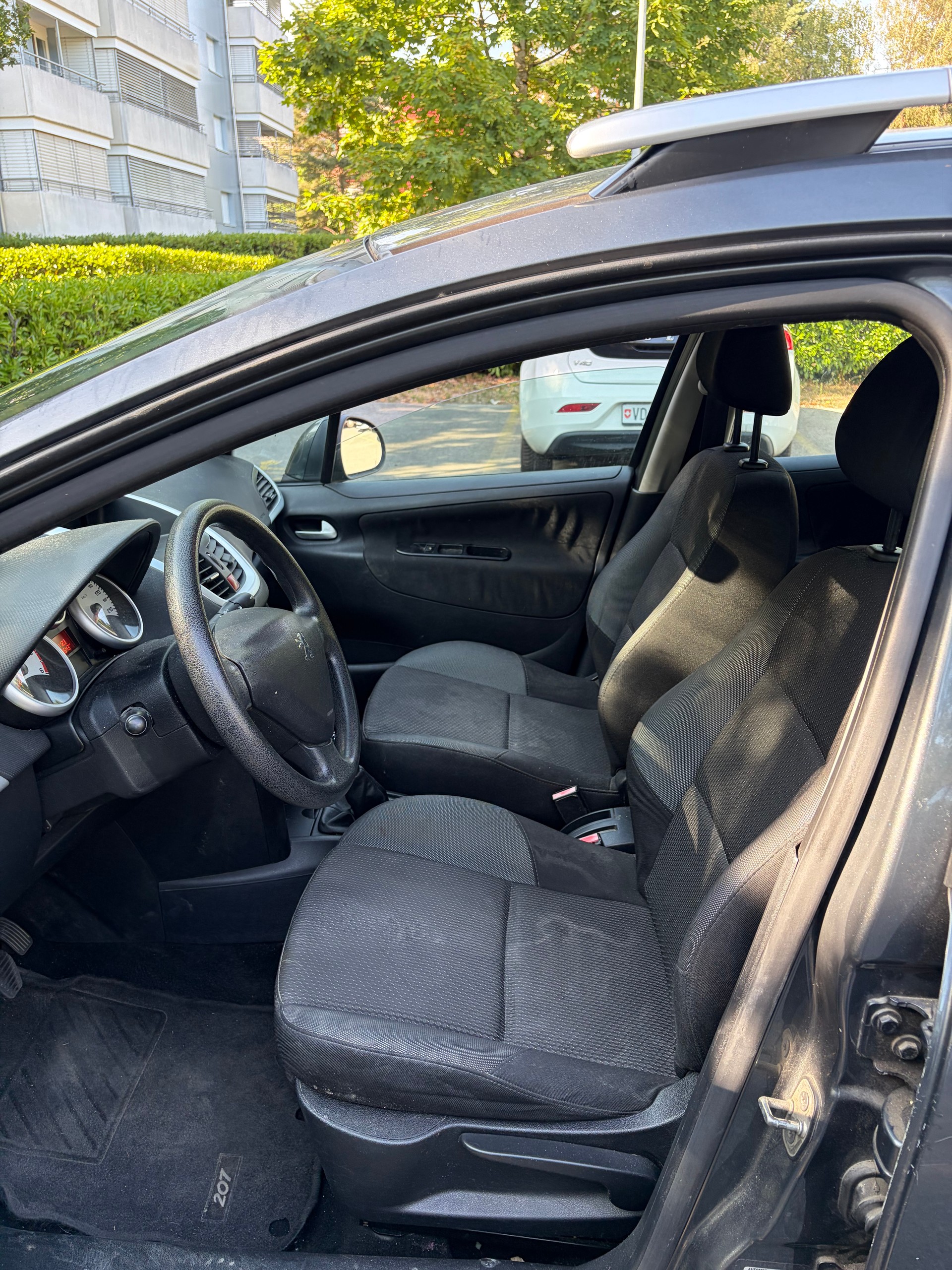 PEUGEOT 207 SW 1.6 HDI Trendy Clim-image-10