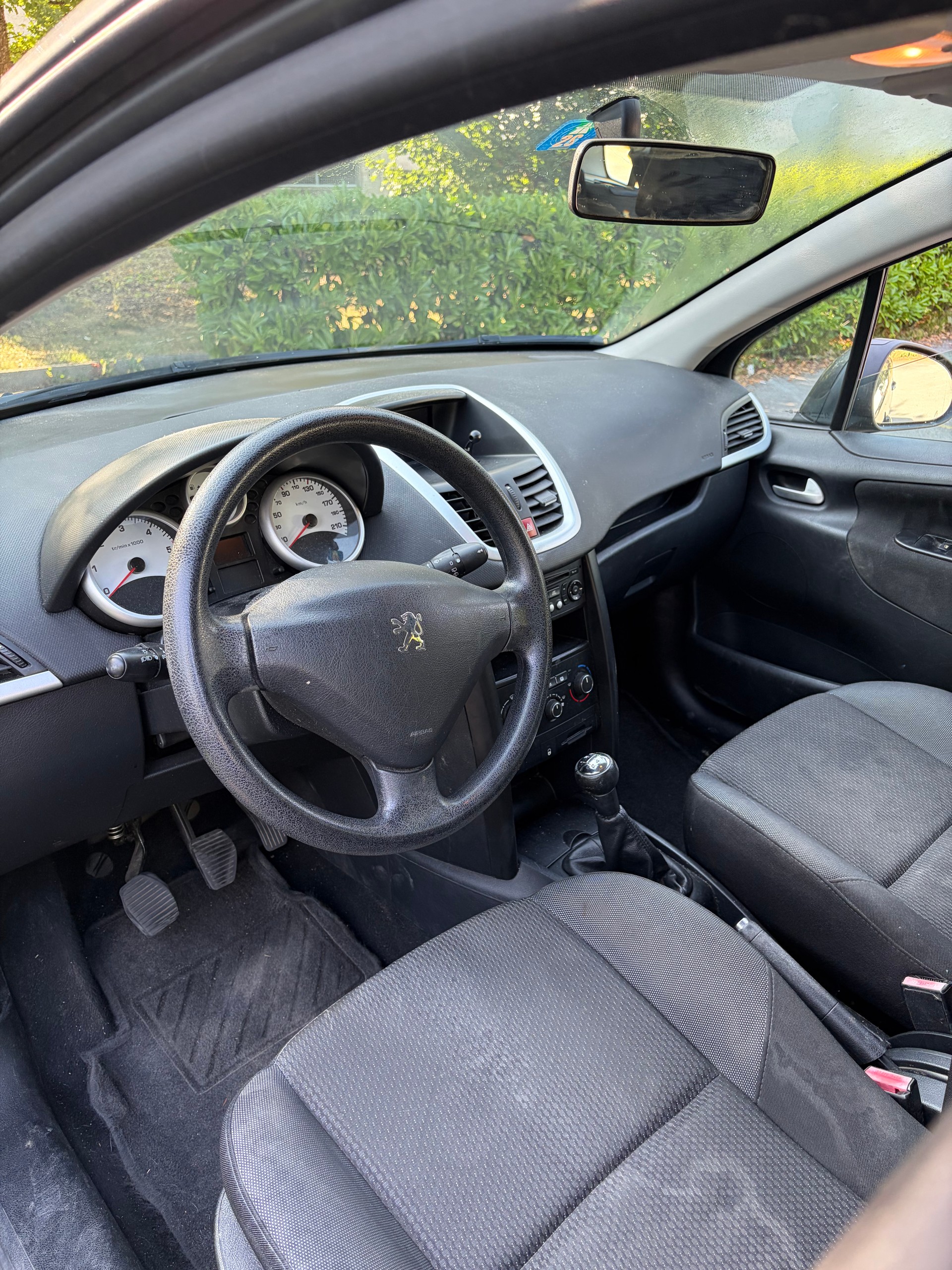 PEUGEOT 207 SW 1.6 HDI Trendy Clim-image-9