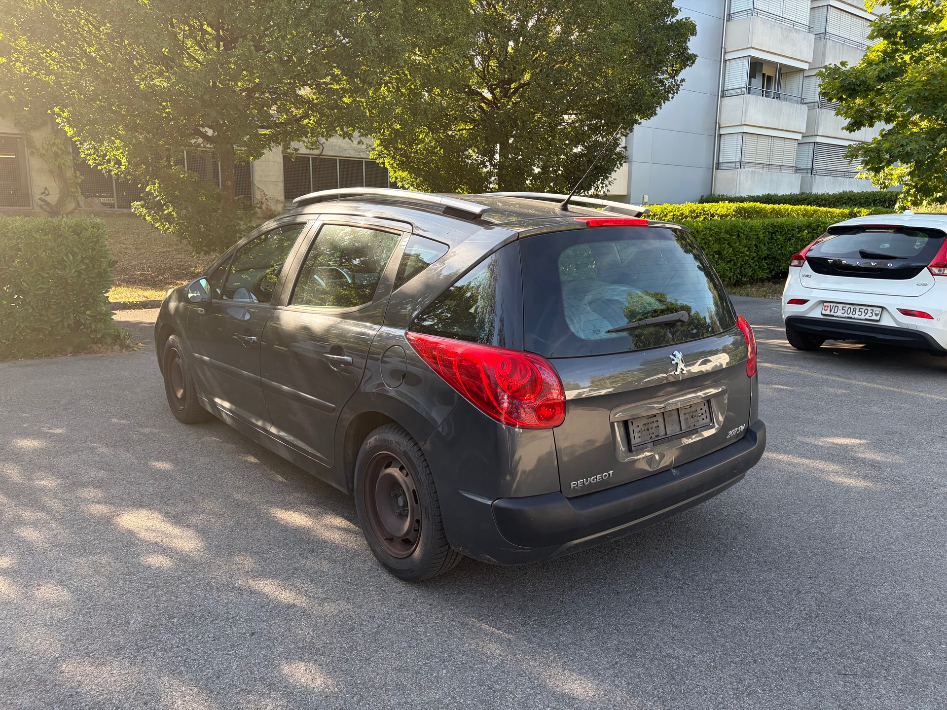 PEUGEOT 207 SW 1.6 HDI Trendy Clim-image-4