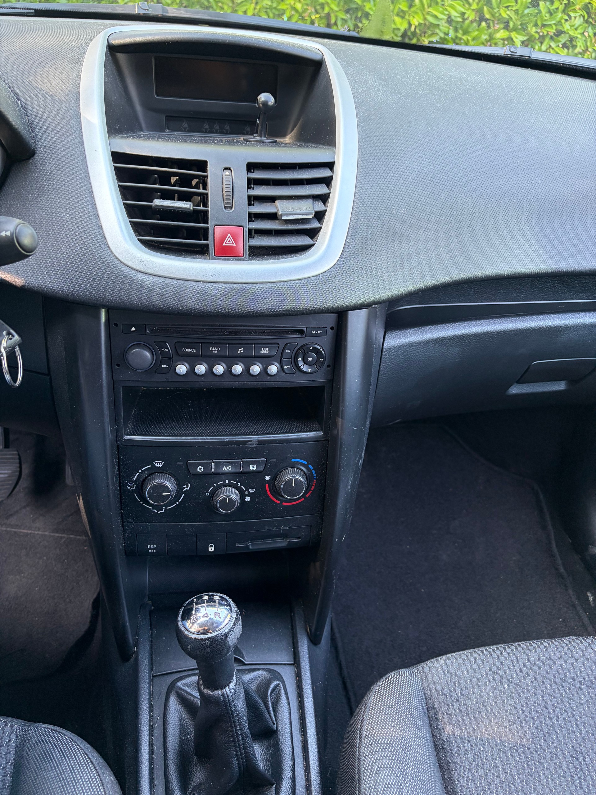 PEUGEOT 207 SW 1.6 HDI Trendy Clim-image-12