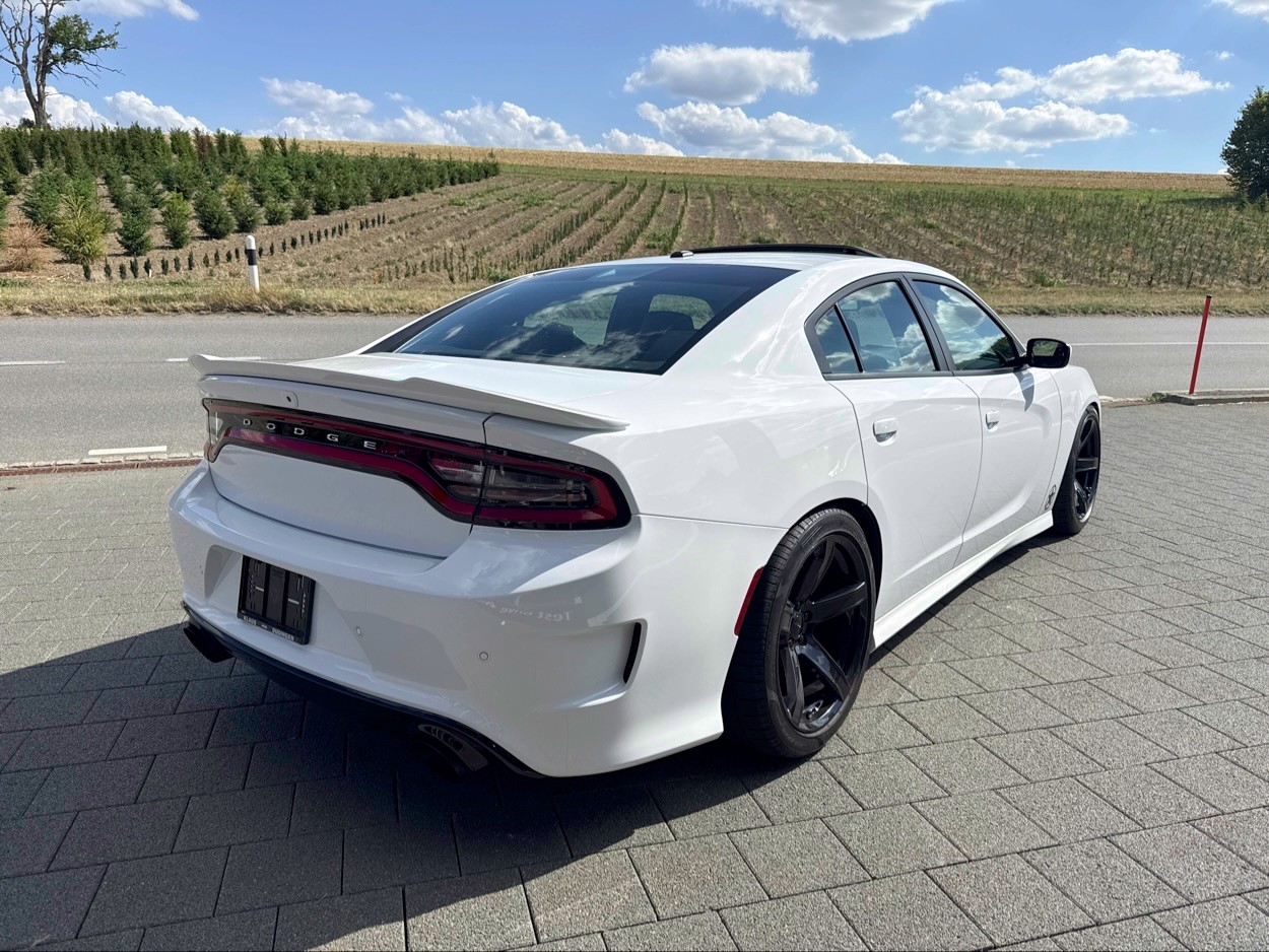 DODGE Charger SRT8-image-2