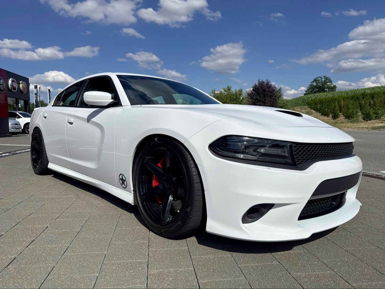 DODGE Charger SRT8-image-3
