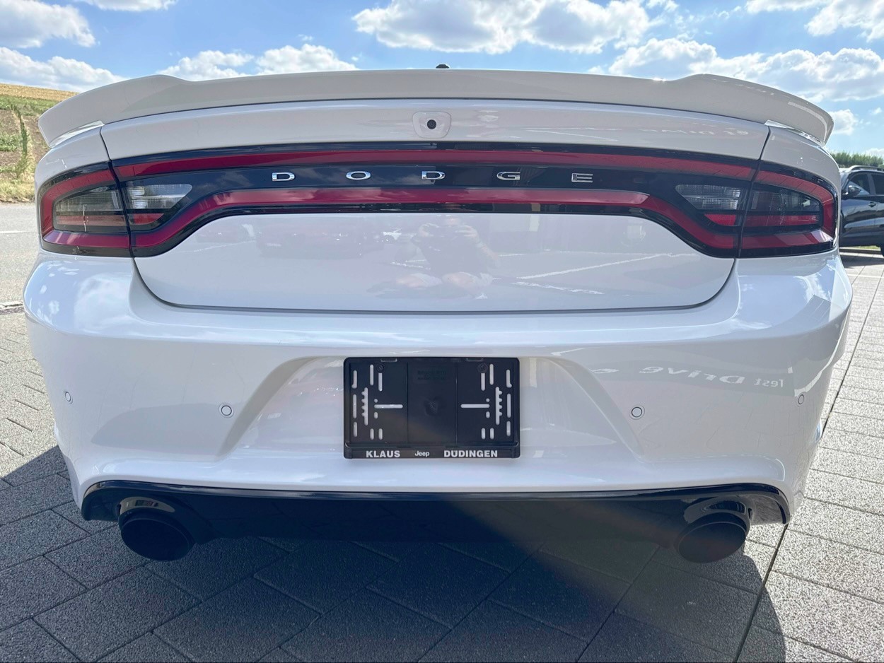 DODGE Charger SRT8-image-8
