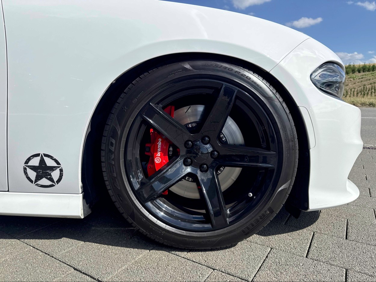 DODGE Charger SRT8-image-6