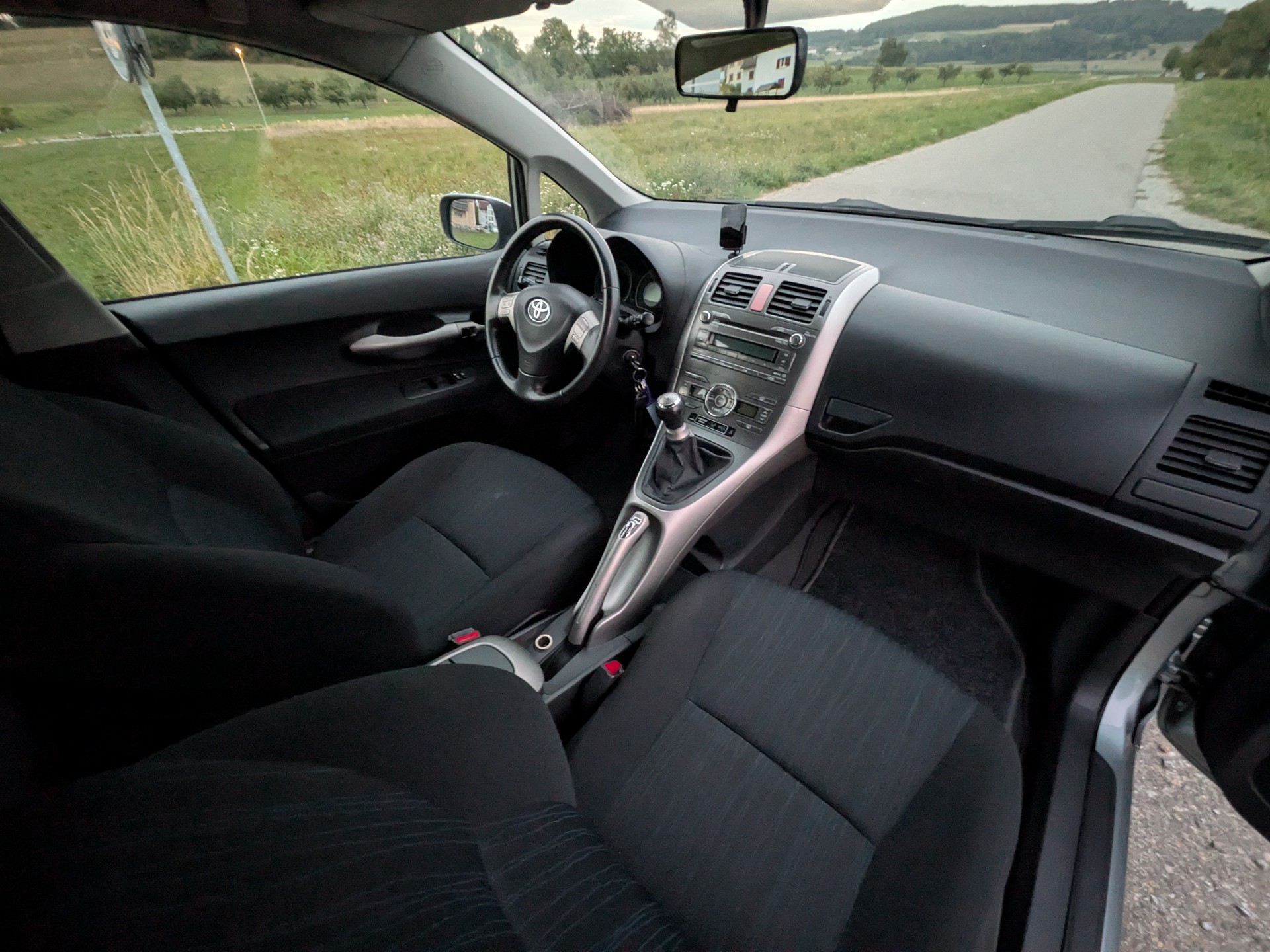 TOYOTA Auris 1.6 Linea Sol-image-8