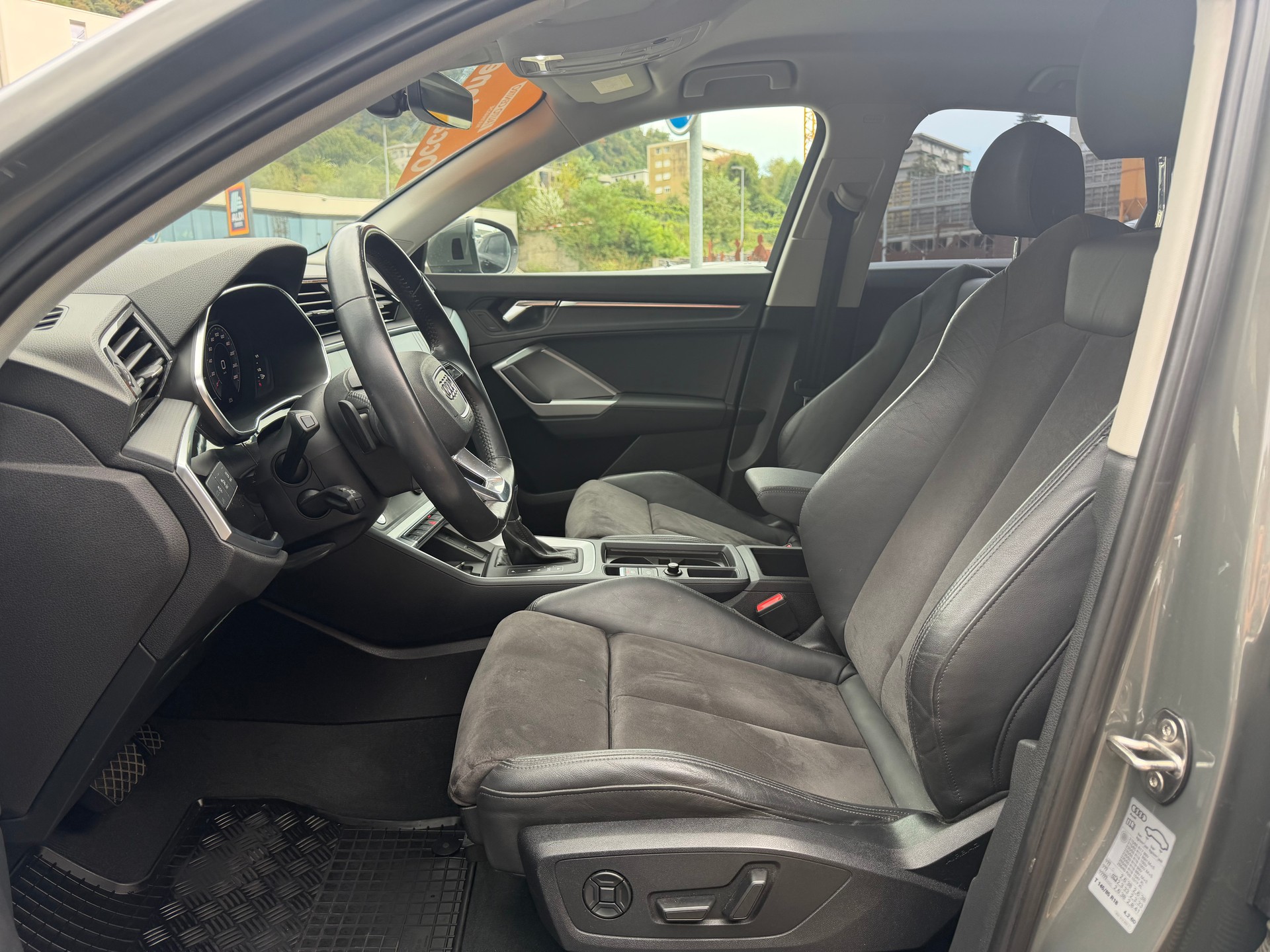 AUDI Q3 45 TFSI advanced quattro S-tronic-image-8