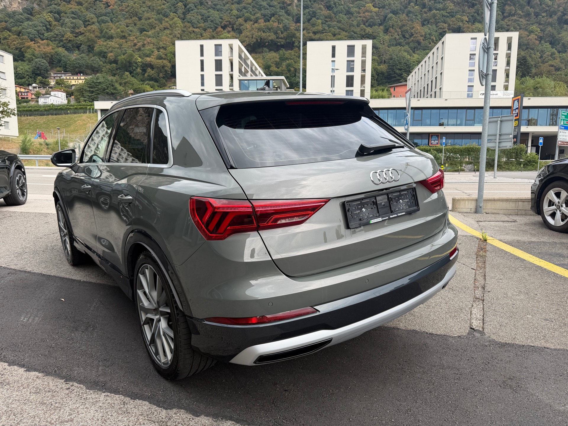 AUDI Q3 45 TFSI advanced quattro S-tronic-image-5