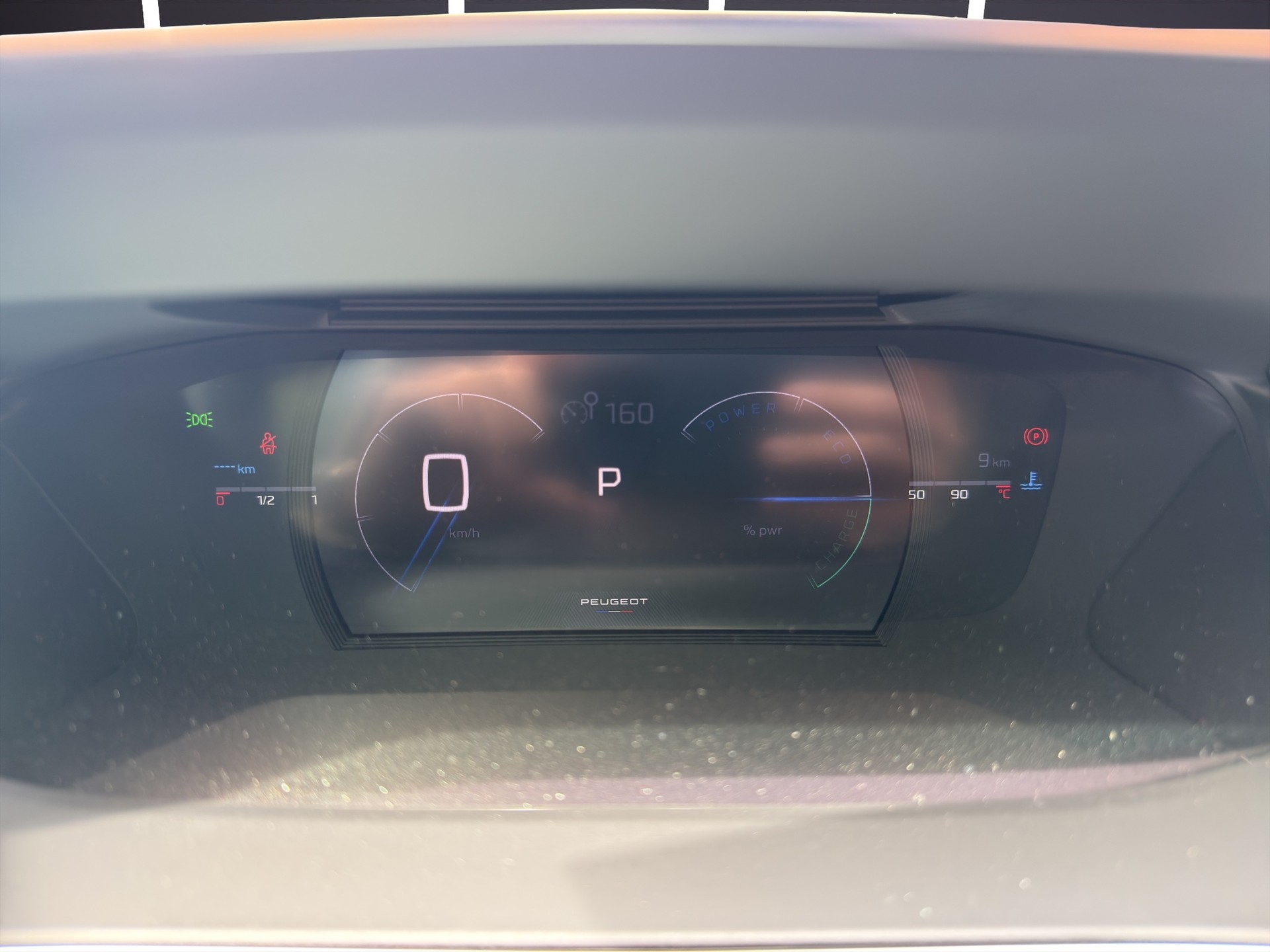 PEUGEOT 208 1.2 MHEV GT Exclusive-image-8