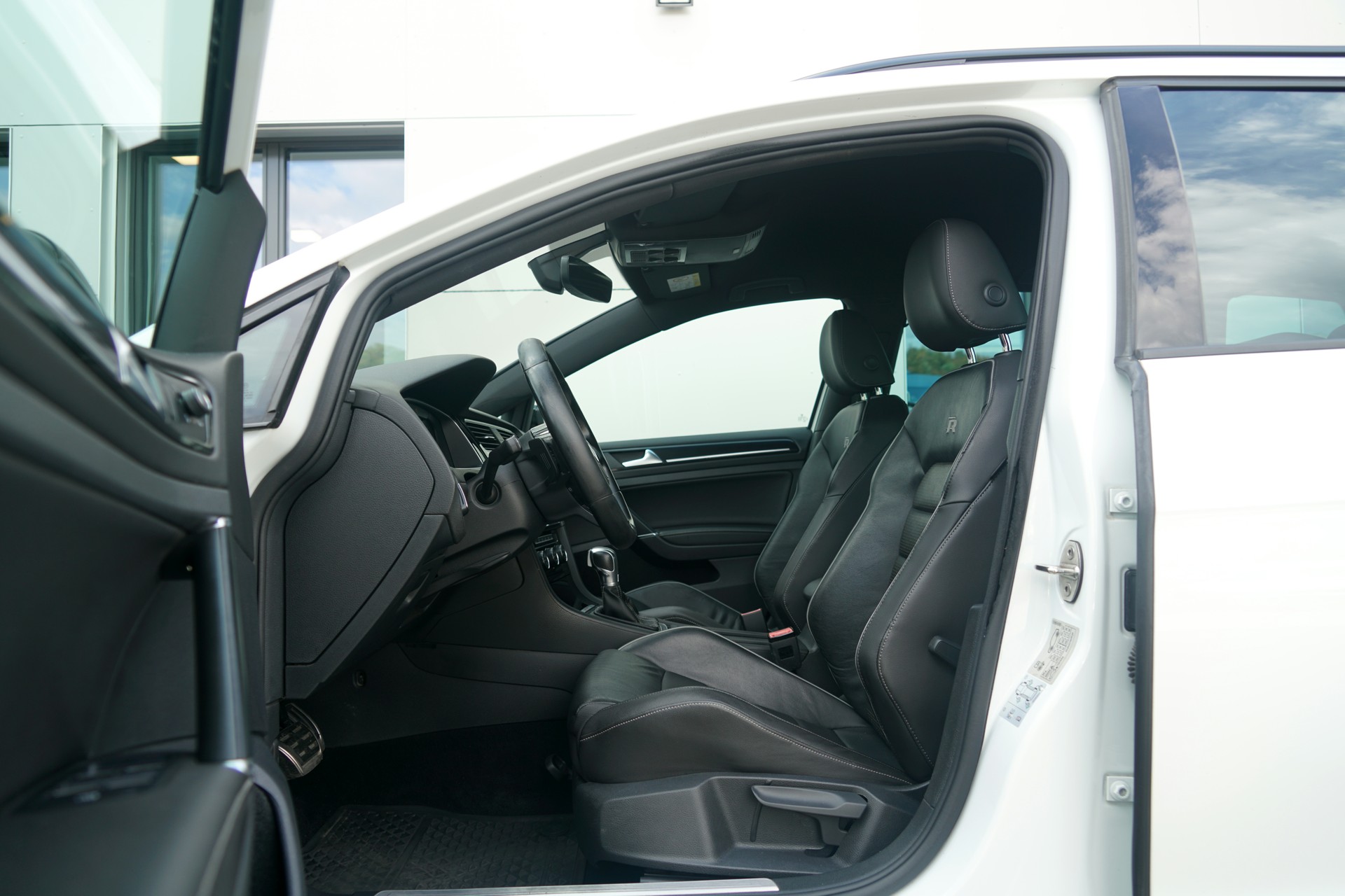 VW Golf Variant 2.0 TSI R 4Motion DSG (CH)-image-6
