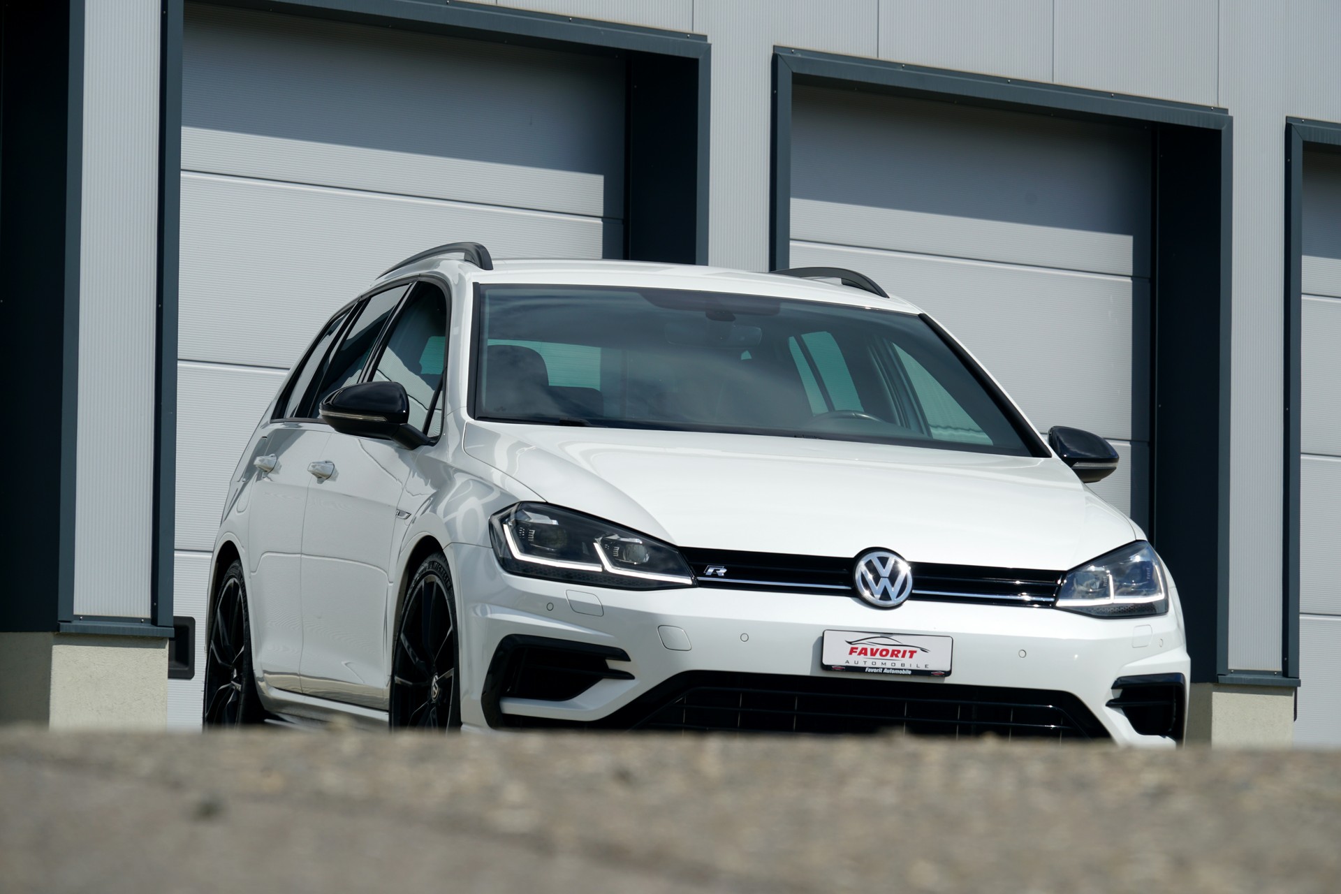 VW Golf Variant 2.0 TSI R 4Motion DSG (CH)-image-0