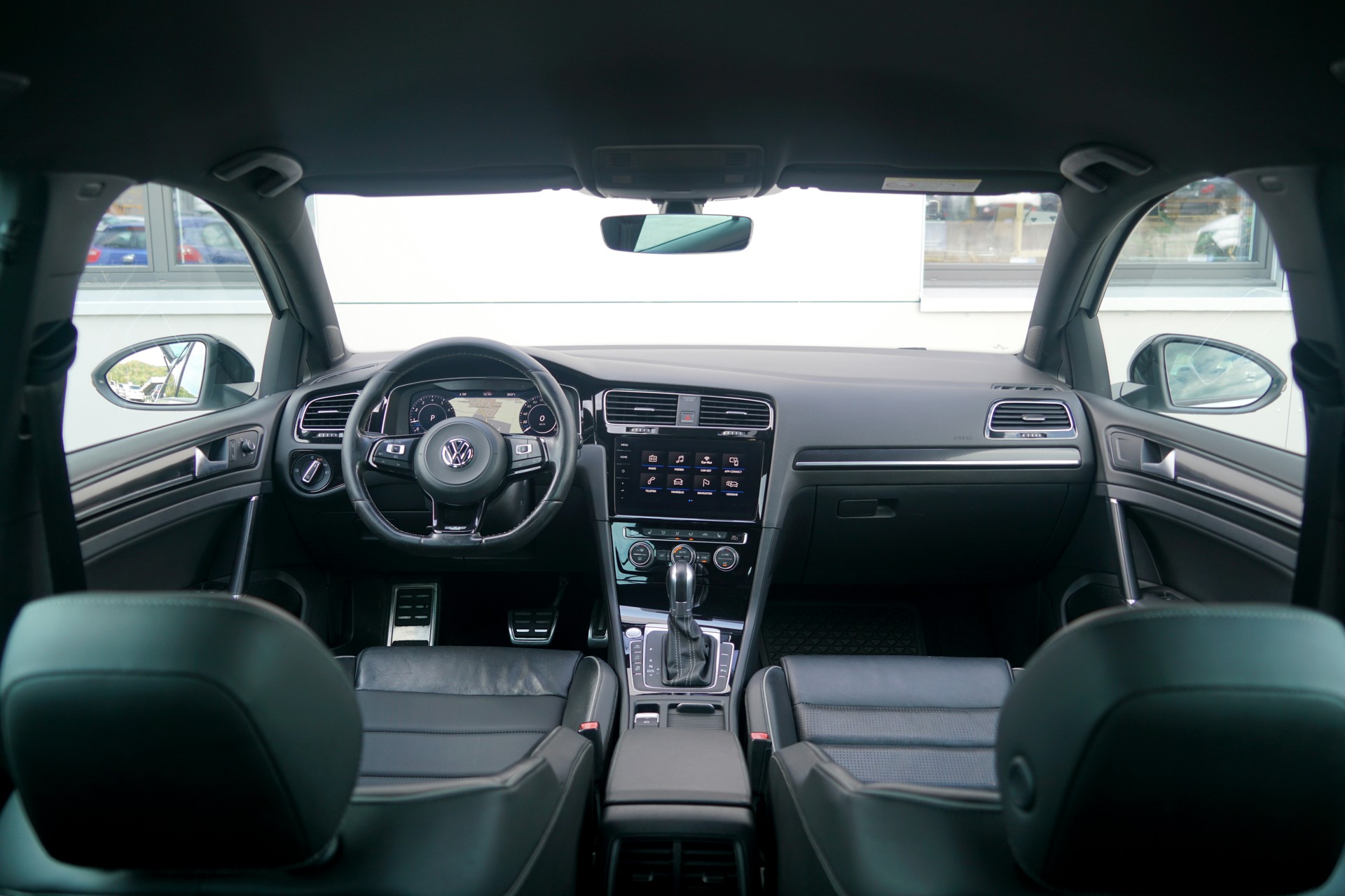 VW Golf Variant 2.0 TSI R 4Motion DSG (CH)-image-14