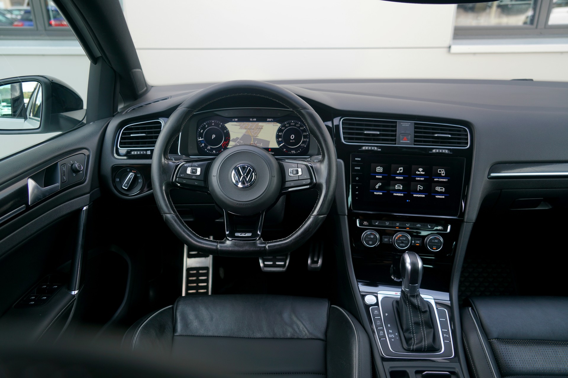 VW Golf Variant 2.0 TSI R 4Motion DSG (CH)-image-7