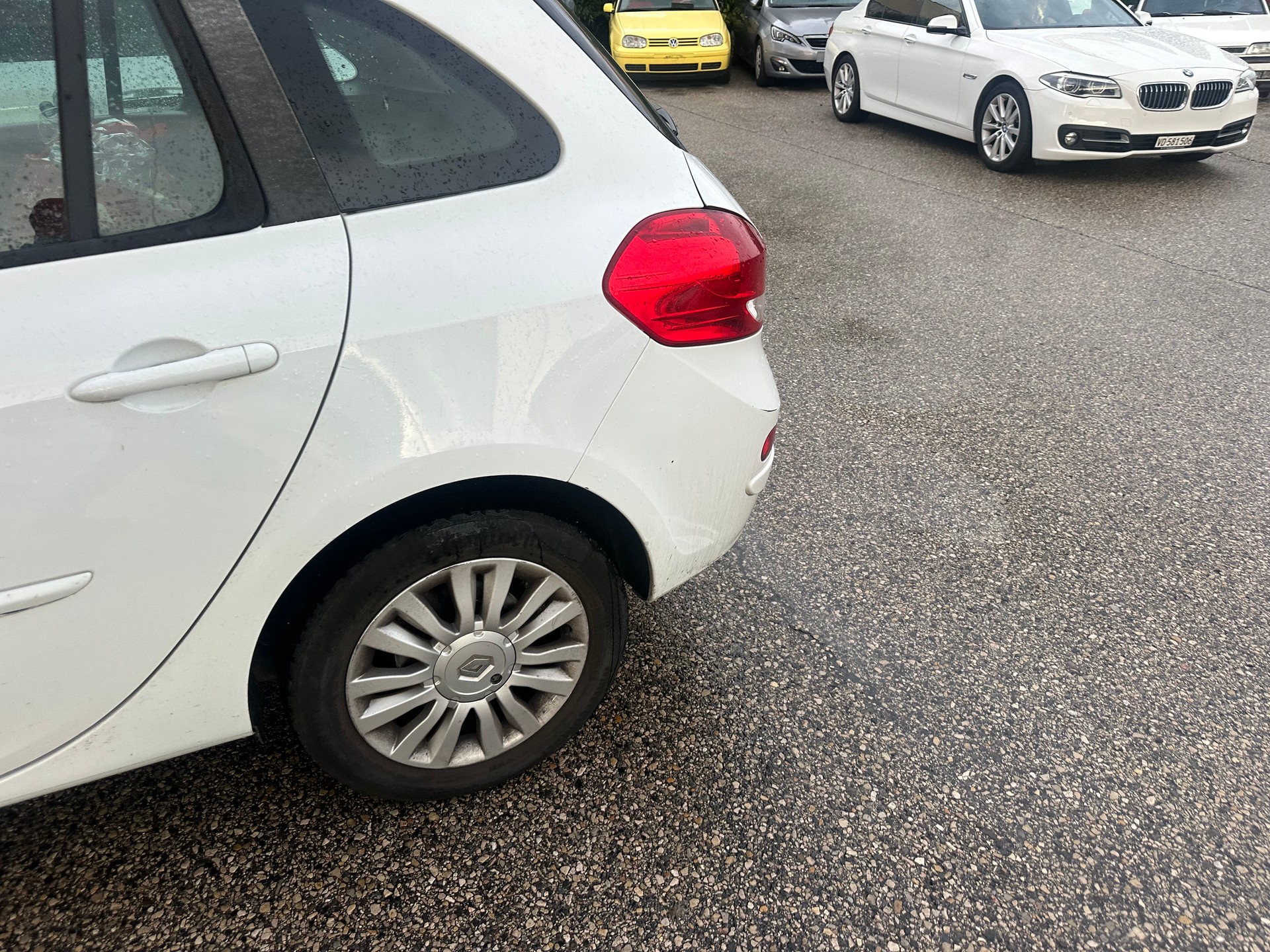 RENAULT Clio Grandtour 1.6 16V Exception Automatic-image-6