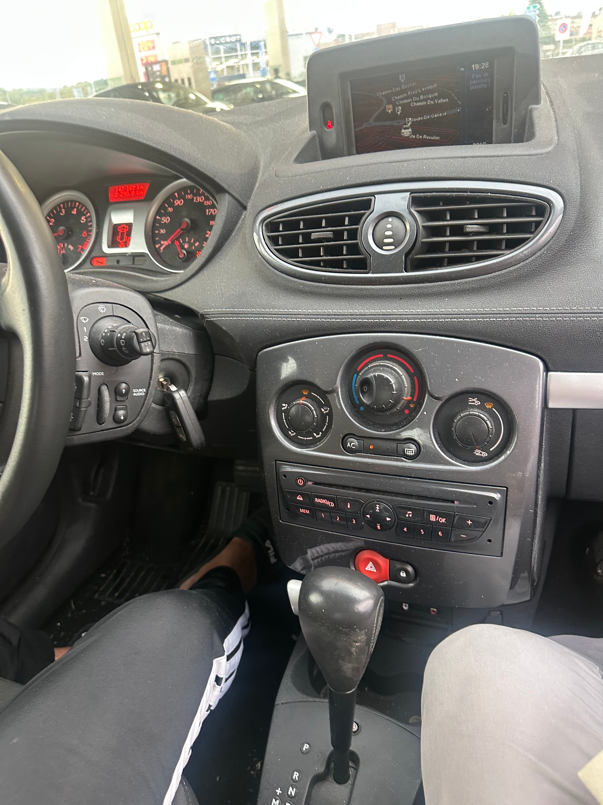 RENAULT Clio Grandtour 1.6 16V Exception Automatic-image-13