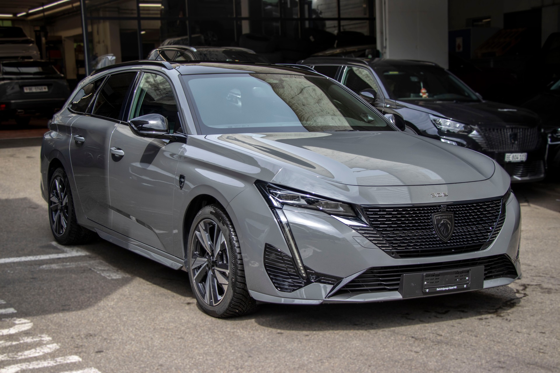 PEUGEOT 308 SW 1.2 HEV 136 GT-image-3