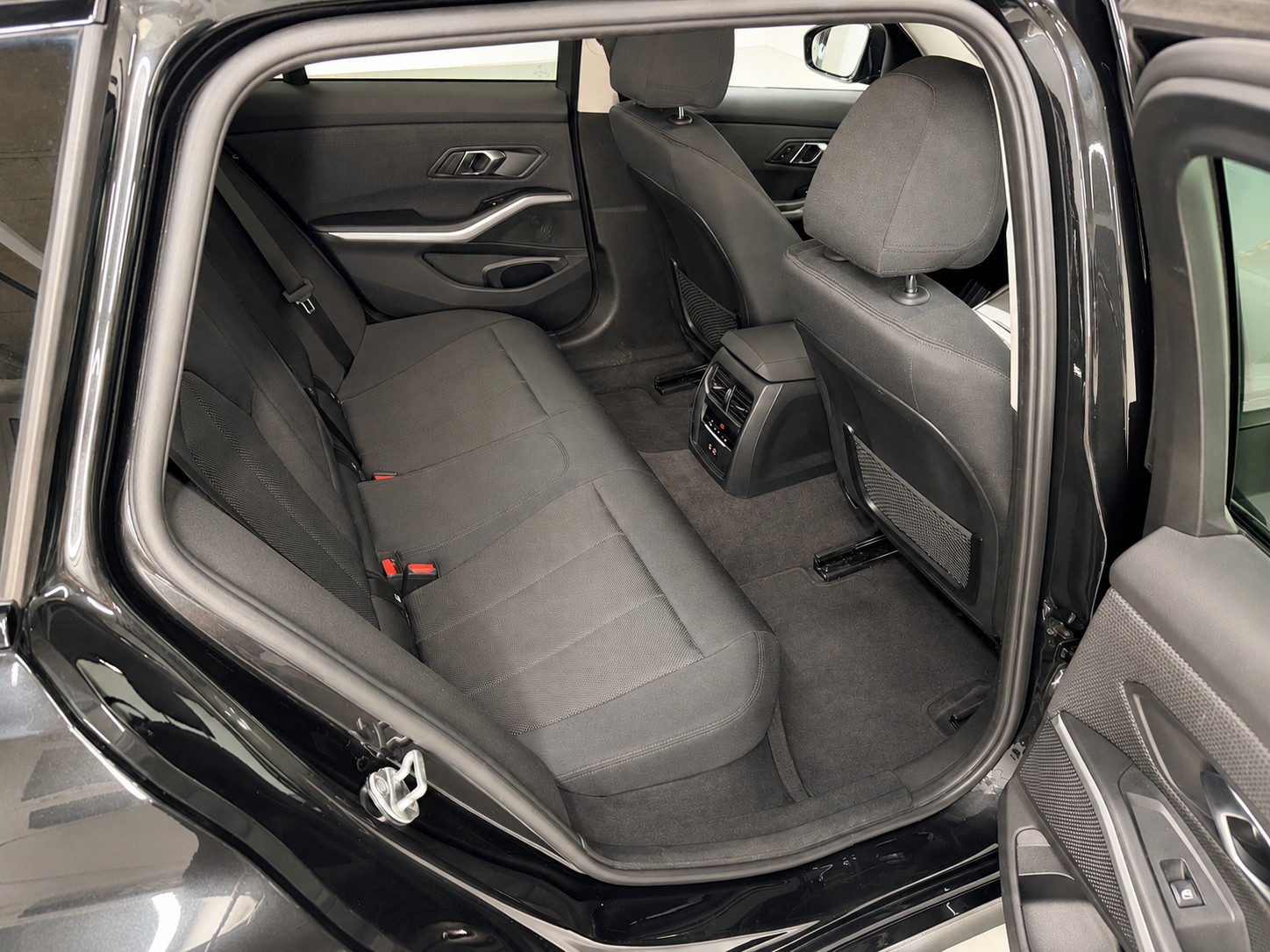 BMW 320d xDrive 48 Touring Pro-image-16
