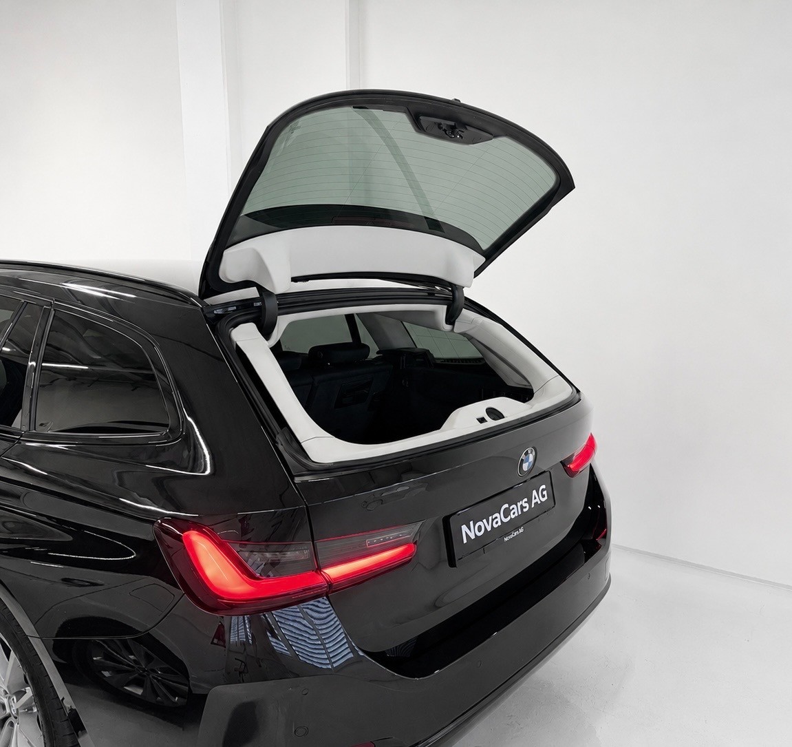 BMW 320d xDrive 48 Touring Pro-image-29