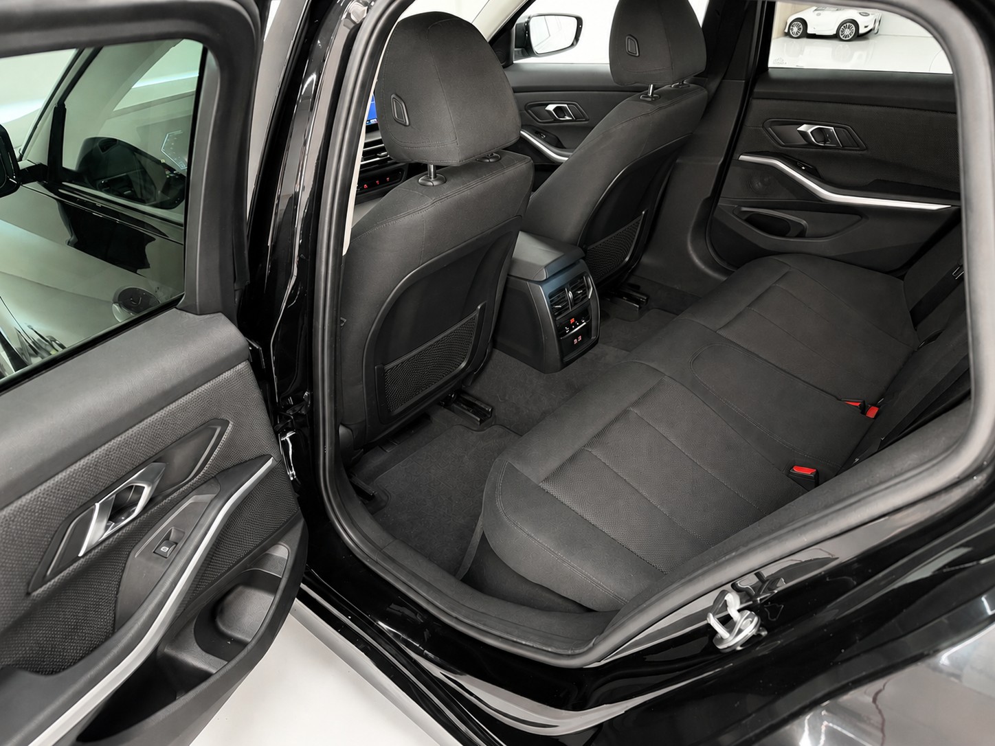 BMW 320d xDrive 48 Touring Pro-image-14