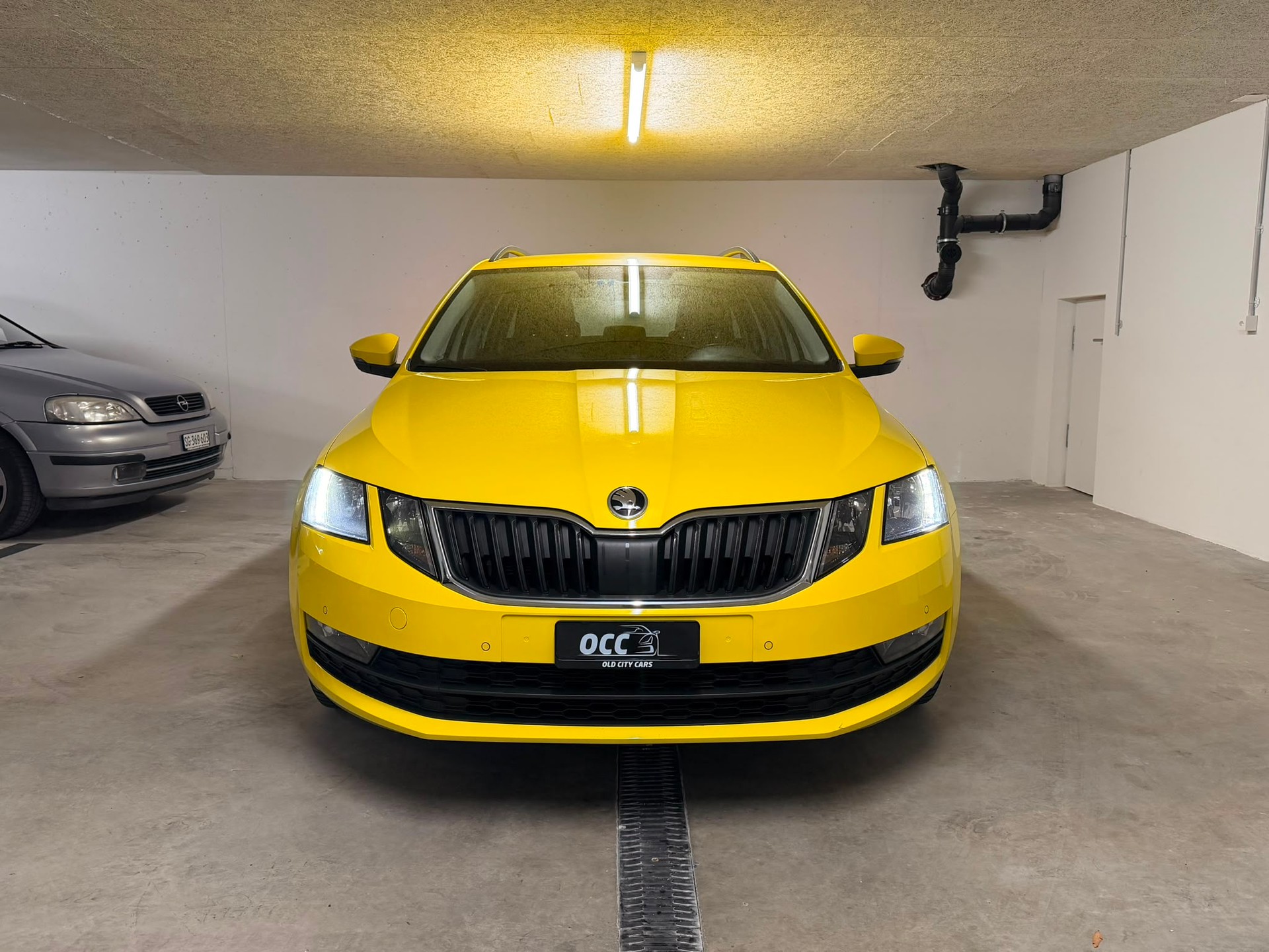 SKODA Octavia Combi 2.0 TDI Ambition 4x4-image-1