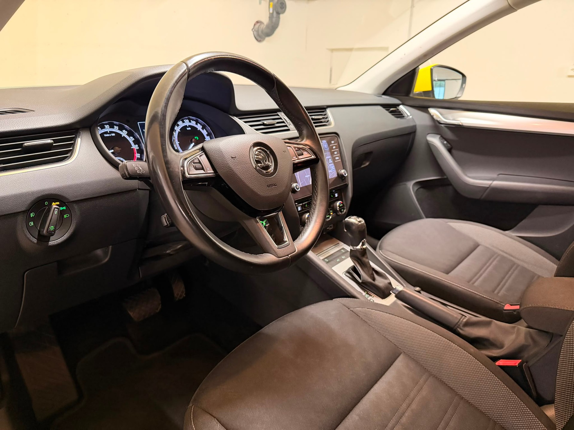 SKODA Octavia Combi 2.0 TDI Ambition 4x4-image-8