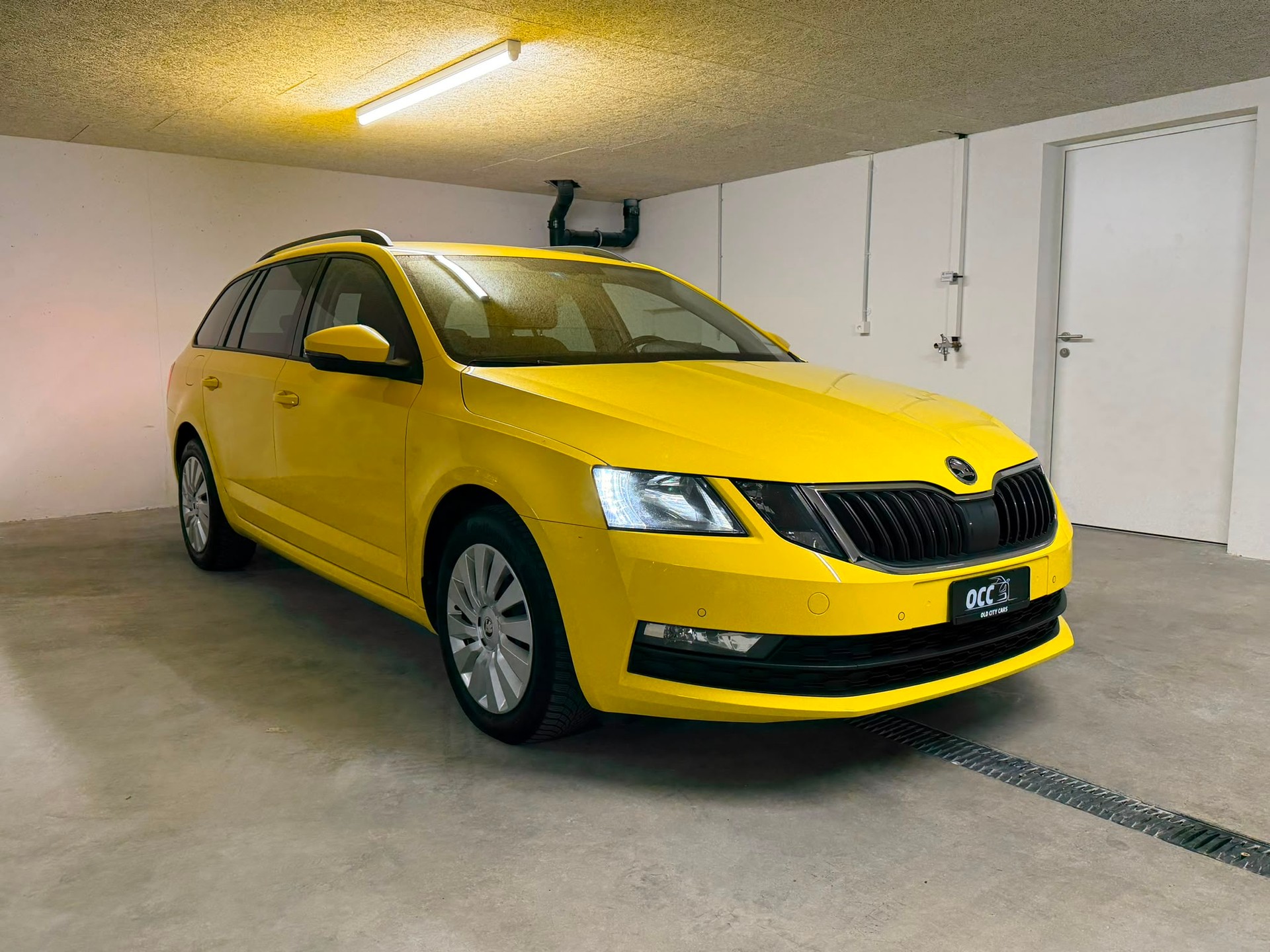 SKODA Octavia Combi 2.0 TDI Ambition 4x4-image-0